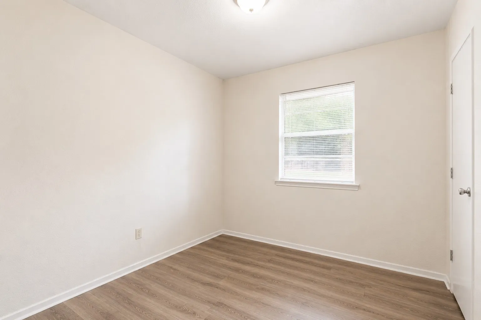 Single Family Residence For Sale in Tarrant County , 1836 Coral Road, Pelican Bay, Texas 76020, 3 Bedroom, 1 Bathroom, 1 Garage spaces, 792 Sqft, built in 1984, Preowned, mls#21187184, Real Estate Agent in Pelican Bay, Homes For Sale in Tarrant county, Homes For Sale in Pelican Bay, Realtor in Pelican Bay Texas, Real Estate Brokerage Independent Realty Texas, Luminita Cordes Realtor