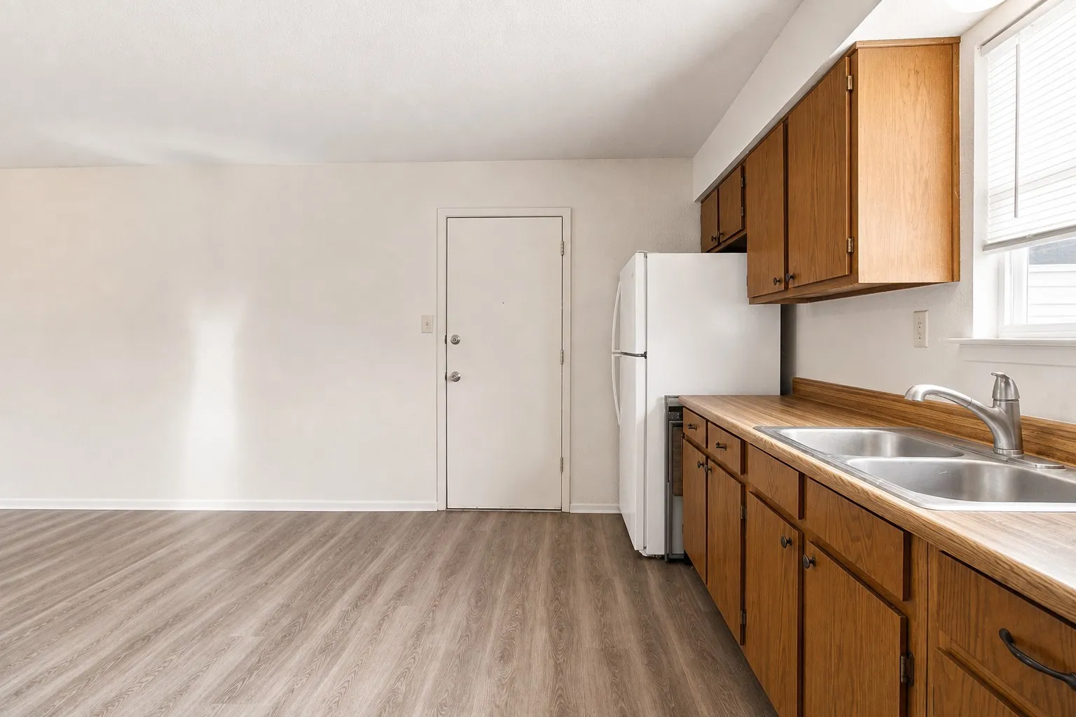 Single Family Residence For Sale in Tarrant County , 1836 Coral Road, Pelican Bay, Texas 76020, 3 Bedroom, 1 Bathroom, 1 Garage spaces, 792 Sqft, built in 1984, Preowned, mls#21187184, Real Estate Agent in Pelican Bay, Homes For Sale in Tarrant county, Homes For Sale in Pelican Bay, Realtor in Pelican Bay Texas, Real Estate Brokerage Independent Realty Texas, Luminita Cordes Realtor
