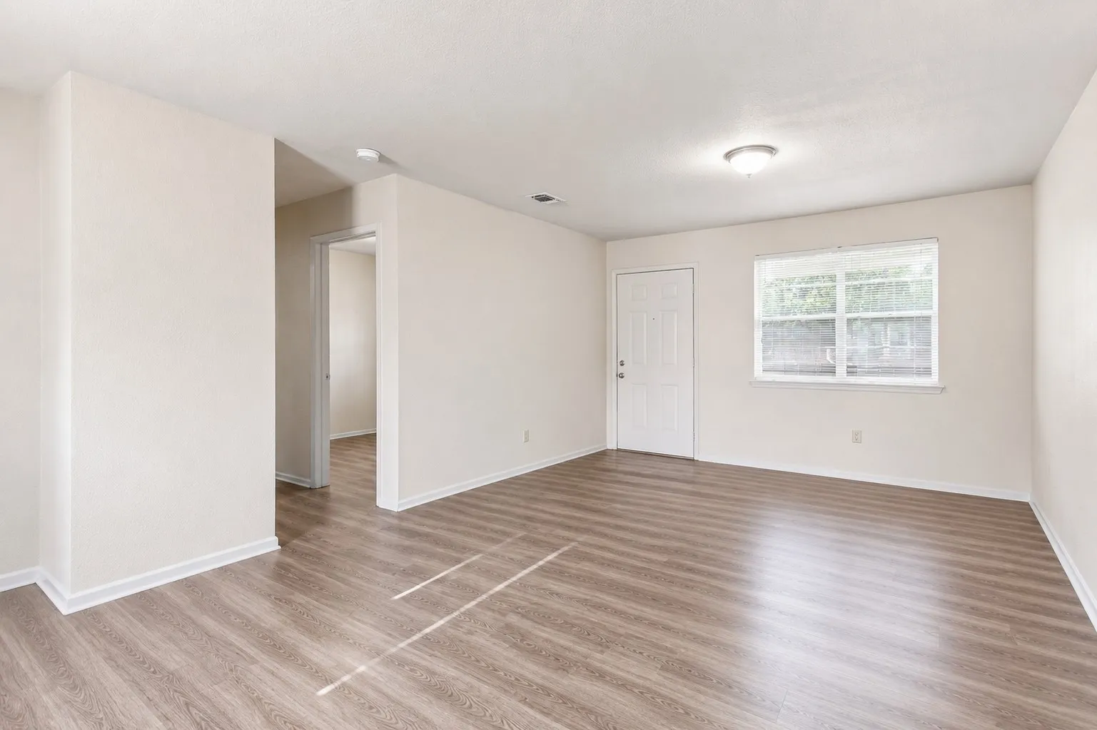 Single Family Residence For Sale in Tarrant County , 1836 Coral Road, Pelican Bay, Texas 76020, 3 Bedroom, 1 Bathroom, 1 Garage spaces, 792 Sqft, built in 1984, Preowned, mls#21187184, Real Estate Agent in Pelican Bay, Homes For Sale in Tarrant county, Homes For Sale in Pelican Bay, Realtor in Pelican Bay Texas, Real Estate Brokerage Independent Realty Texas, Luminita Cordes Realtor