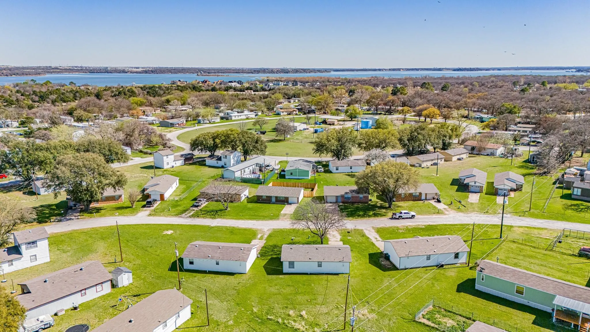 Single Family Residence For Sale in Tarrant County , 1836 Coral Road, Pelican Bay, Texas 76020, 3 Bedroom, 1 Bathroom, 1 Garage spaces, 792 Sqft, built in 1984, Preowned, mls#21187184, Real Estate Agent in Pelican Bay, Homes For Sale in Tarrant county, Homes For Sale in Pelican Bay, Realtor in Pelican Bay Texas, Real Estate Brokerage Independent Realty Texas, Luminita Cordes Realtor