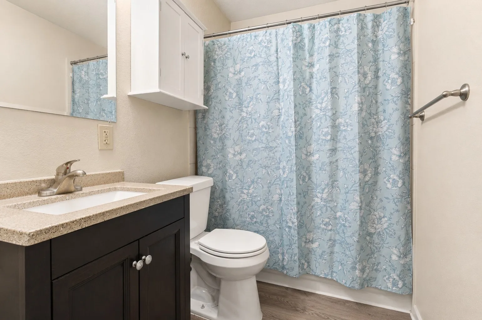 Single Family Residence For Sale in Tarrant County , 1836 Coral Road, Pelican Bay, Texas 76020, 3 Bedroom, 1 Bathroom, 1 Garage spaces, 792 Sqft, built in 1984, Preowned, mls#21187184, Real Estate Agent in Pelican Bay, Homes For Sale in Tarrant county, Homes For Sale in Pelican Bay, Realtor in Pelican Bay Texas, Real Estate Brokerage Independent Realty Texas, Luminita Cordes Realtor
