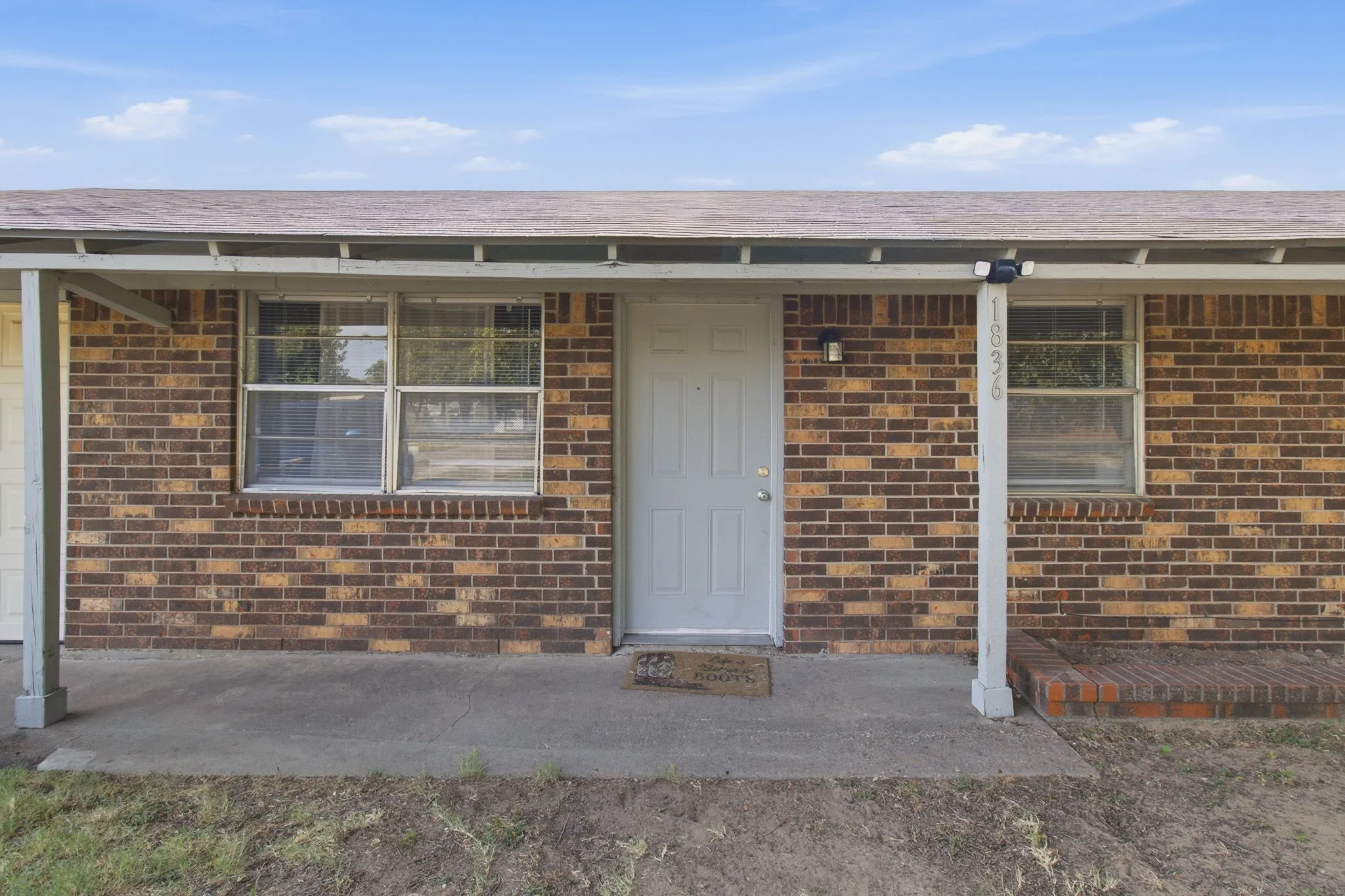 Single Family Residence For Sale in Tarrant County , 1836 Coral Road, Pelican Bay, Texas 76020, 3 Bedroom, 1 Bathroom, 1 Garage spaces, 792 Sqft, built in 1984, Preowned, mls#21187184, Real Estate Agent in Pelican Bay, Homes For Sale in Tarrant county, Homes For Sale in Pelican Bay, Realtor in Pelican Bay Texas, Real Estate Brokerage Independent Realty Texas, Luminita Cordes Realtor