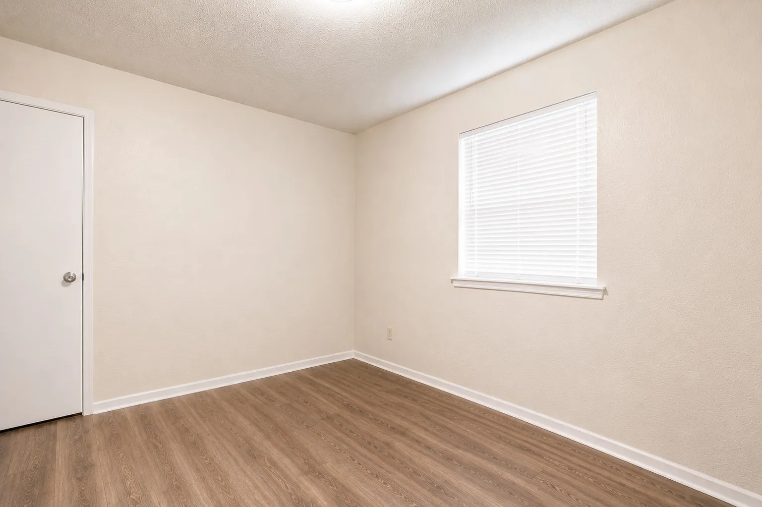 Single Family Residence For Sale in Tarrant County , 1836 Coral Road, Pelican Bay, Texas 76020, 3 Bedroom, 1 Bathroom, 1 Garage spaces, 792 Sqft, built in 1984, Preowned, mls#21187184, Real Estate Agent in Pelican Bay, Homes For Sale in Tarrant county, Homes For Sale in Pelican Bay, Realtor in Pelican Bay Texas, Real Estate Brokerage Independent Realty Texas, Luminita Cordes Realtor