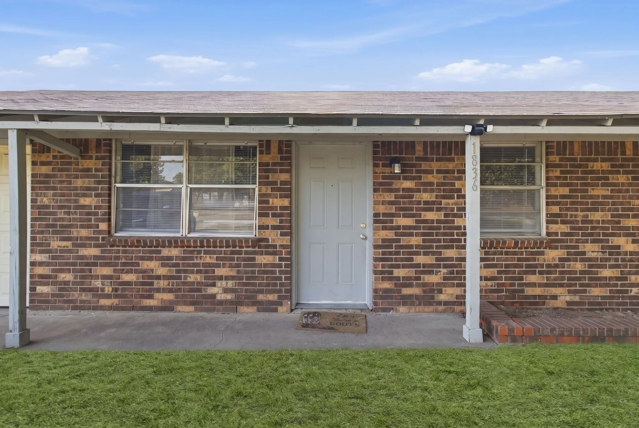 Single Family Residence For Sale in Tarrant County , 1836 Coral Road, Pelican Bay, Texas 76020, 3 Bedroom, 1 Bathroom, 1 Garage spaces, 792 Sqft, built in 1984, Preowned, mls#21187184, Real Estate Agent in Pelican Bay, Homes For Sale in Tarrant county, Homes For Sale in Pelican Bay, Realtor in Pelican Bay Texas, Real Estate Brokerage Independent Realty Texas, Luminita Cordes Realtor