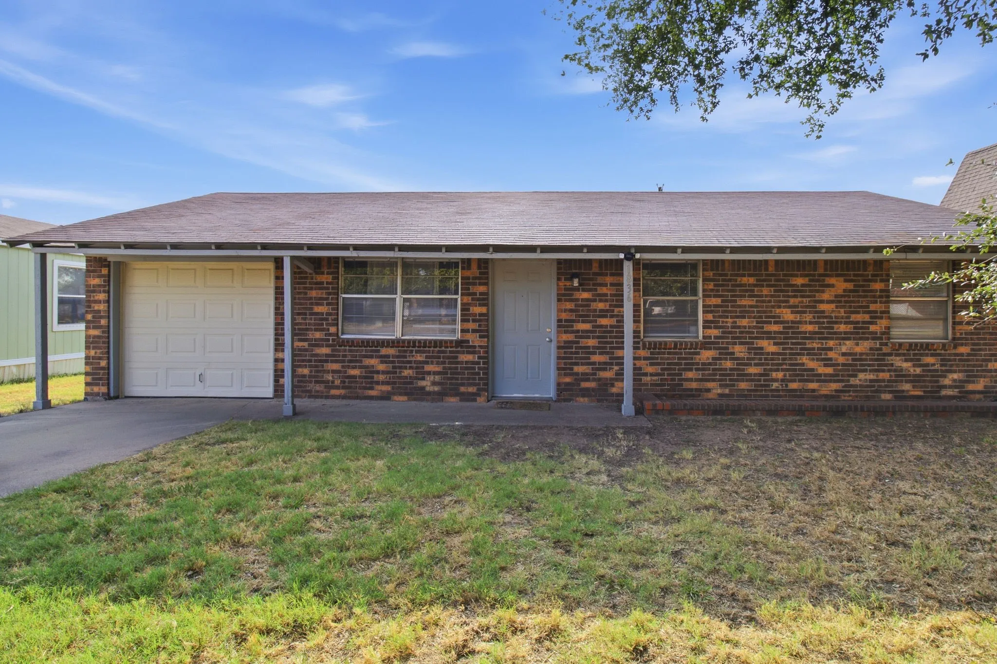 Single Family Residence For Sale in Tarrant County , 1836 Coral Road, Pelican Bay, Texas 76020, 3 Bedroom, 1 Bathroom, 1 Garage spaces, 792 Sqft, built in 1984, Preowned, mls#21187184, Real Estate Agent in Pelican Bay, Homes For Sale in Tarrant county, Homes For Sale in Pelican Bay, Realtor in Pelican Bay Texas, Real Estate Brokerage Independent Realty Texas, Luminita Cordes Realtor