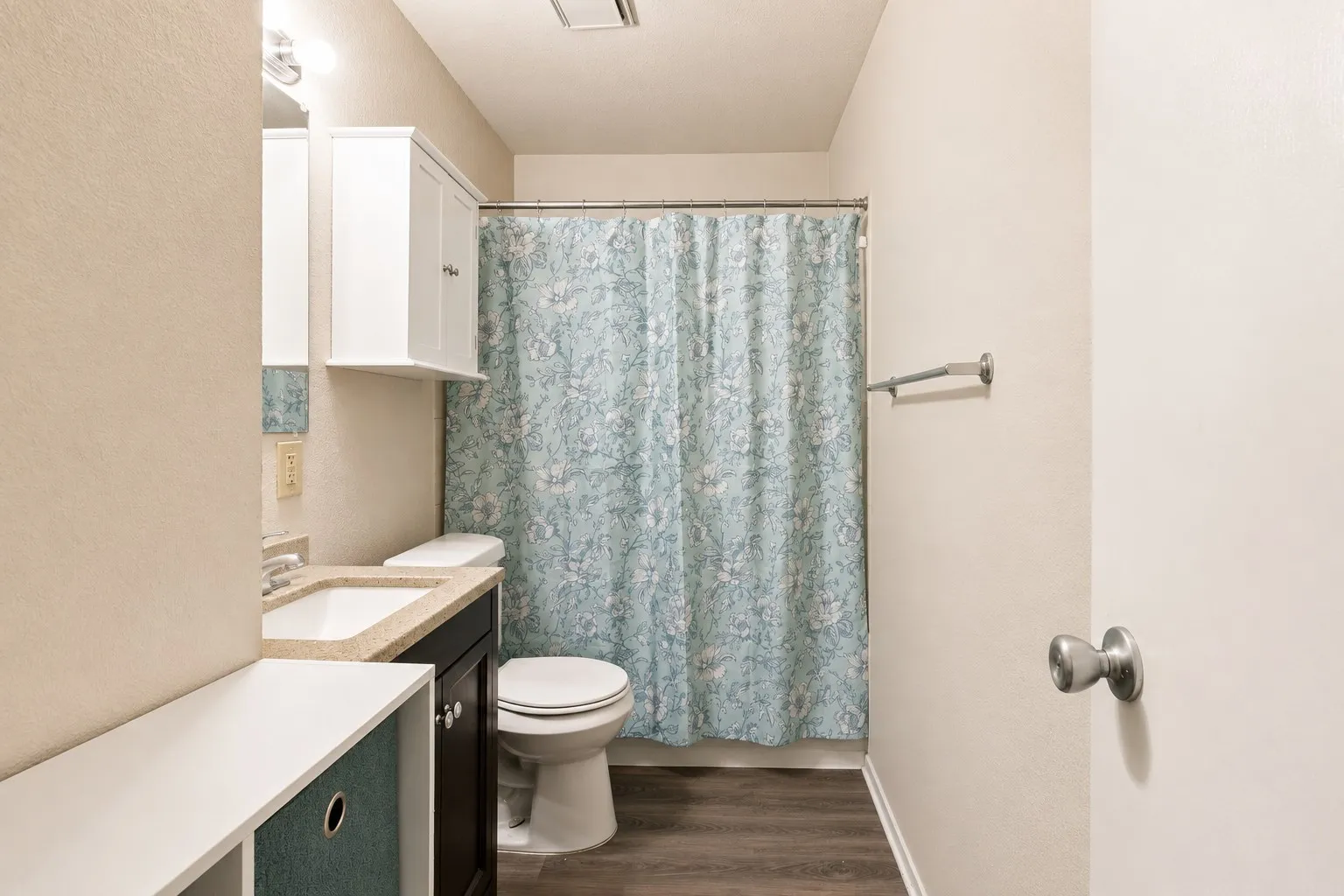 Single Family Residence For Sale in Tarrant County , 1836 Coral Road, Pelican Bay, Texas 76020, 3 Bedroom, 1 Bathroom, 1 Garage spaces, 792 Sqft, built in 1984, Preowned, mls#21187184, Real Estate Agent in Pelican Bay, Homes For Sale in Tarrant county, Homes For Sale in Pelican Bay, Realtor in Pelican Bay Texas, Real Estate Brokerage Independent Realty Texas, Luminita Cordes Realtor