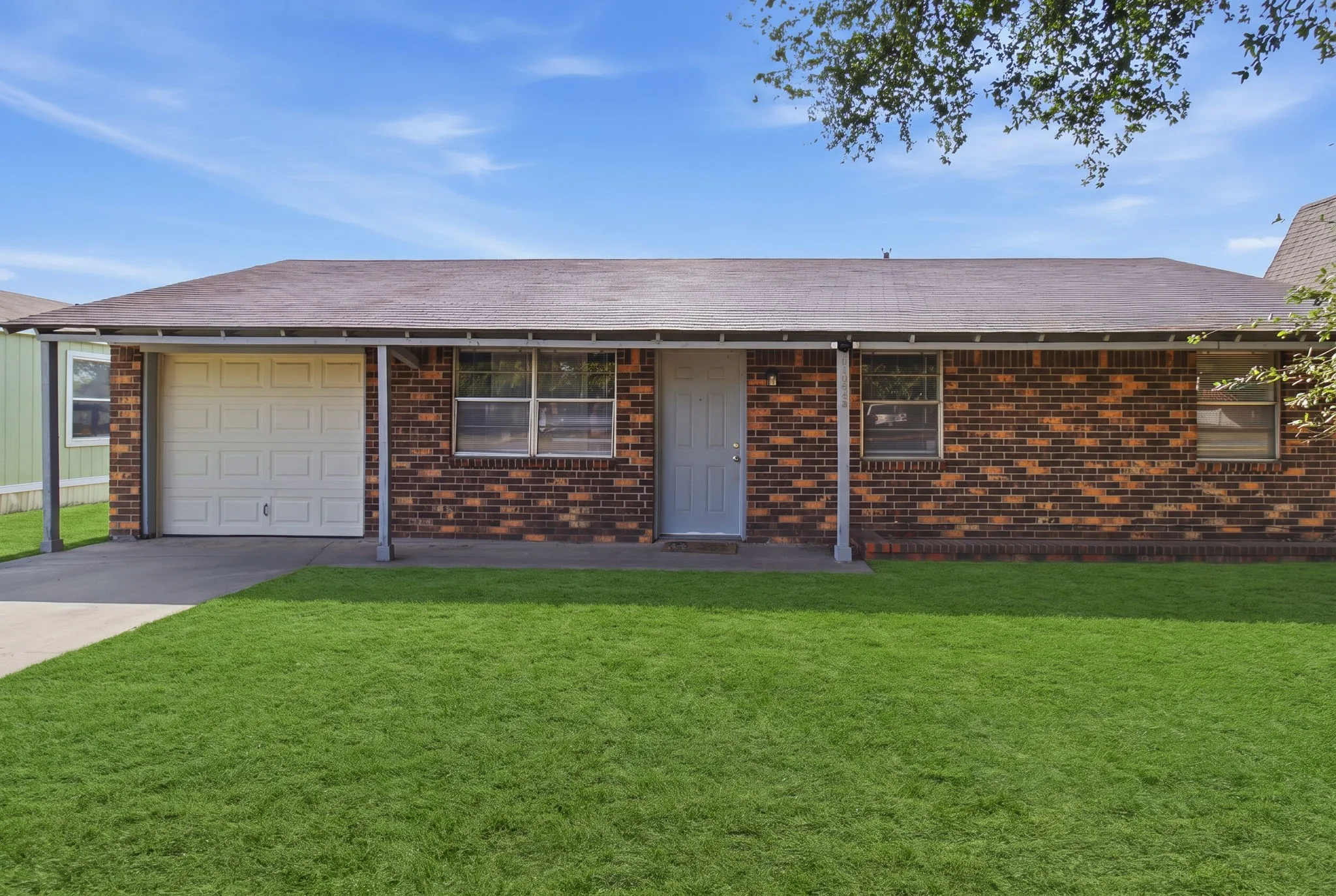 Single Family Residence For Sale in Tarrant County , 1836 Coral Road, Pelican Bay, Texas 76020, 3 Bedroom, 1 Bathroom, 1 Garage spaces, 792 Sqft, built in 1984, Preowned, mls#21187184, Real Estate Agent in Pelican Bay, Homes For Sale in Tarrant county, Homes For Sale in Pelican Bay, Realtor in Pelican Bay Texas, Real Estate Brokerage Independent Realty Texas, Luminita Cordes Realtor