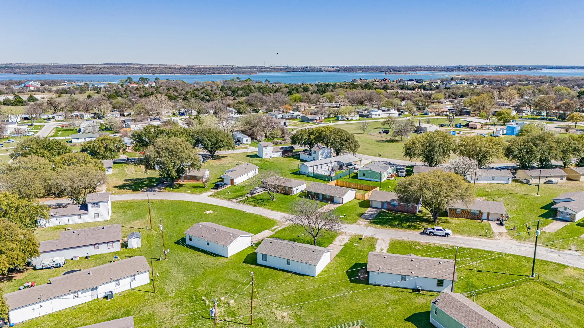 Single Family Residence For Sale in Tarrant County , 1517 Coral Cut Off, Pelican Bay, Texas 76020, 2 Bedroom, 1 Bathroom, 1 Garage spaces, 696 Sqft, built in 1984, Preowned, mls#21187180, Real Estate Agent in Pelican Bay, Homes For Sale in Tarrant county, Homes For Sale in Pelican Bay, Realtor in Pelican Bay Texas, Real Estate Brokerage Independent Realty Texas, Luminita Cordes Realtor
