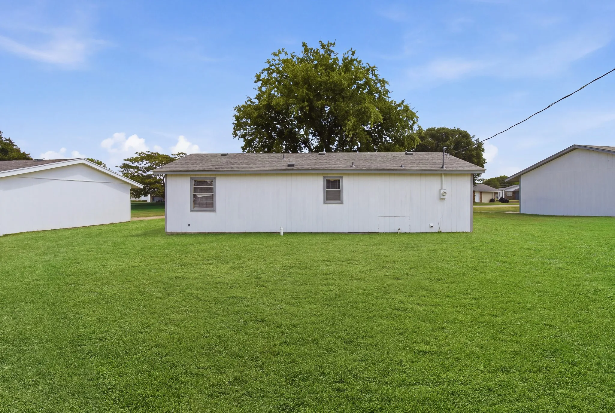 Single Family Residence For Sale in Tarrant County , 1517 Coral Cut Off, Pelican Bay, Texas 76020, 2 Bedroom, 1 Bathroom, 1 Garage spaces, 696 Sqft, built in 1984, Preowned, mls#21187180, Real Estate Agent in Pelican Bay, Homes For Sale in Tarrant county, Homes For Sale in Pelican Bay, Realtor in Pelican Bay Texas, Real Estate Brokerage Independent Realty Texas, Luminita Cordes Realtor