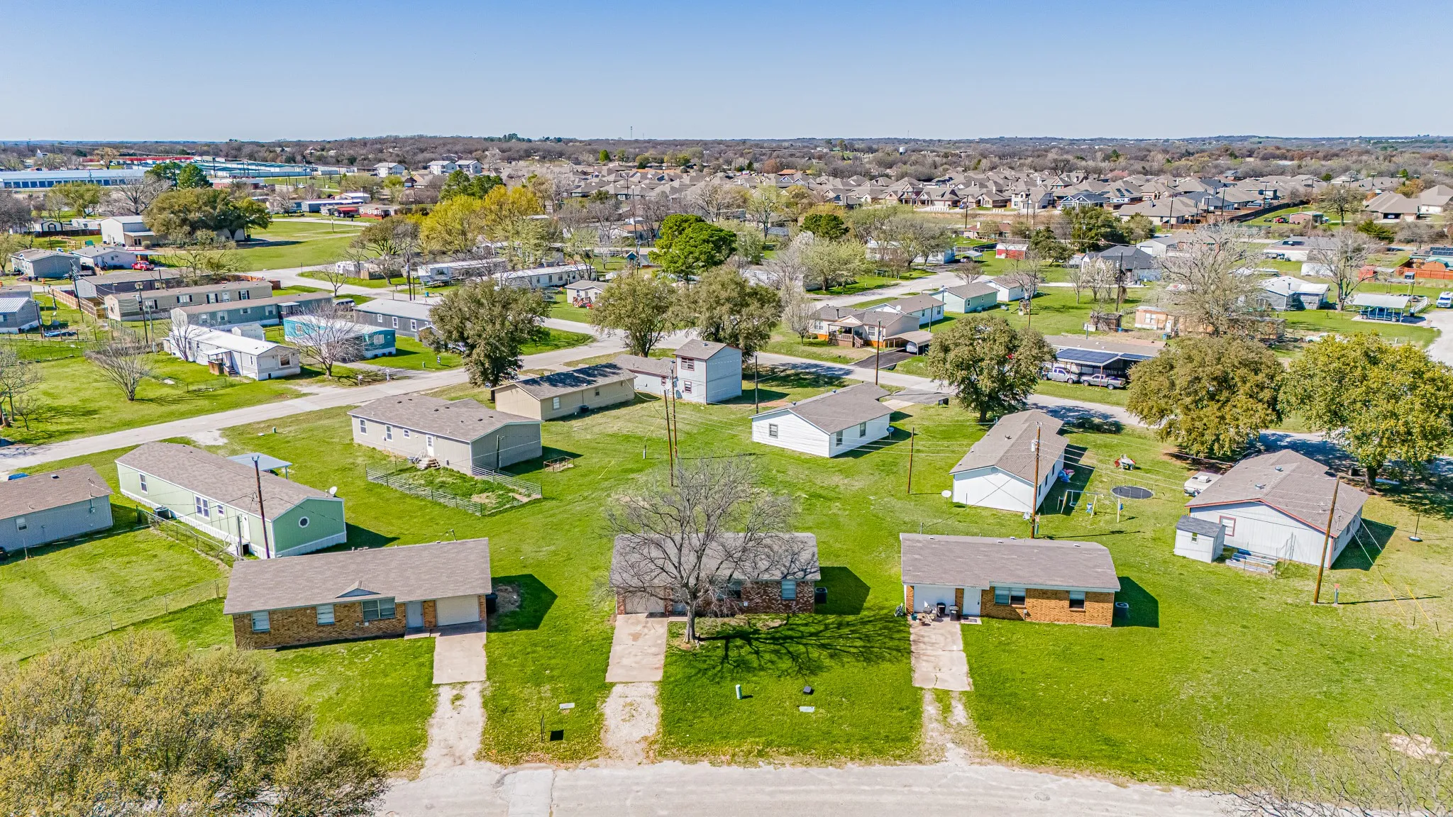 Single Family Residence For Sale in Tarrant County , 1517 Coral Cut Off, Pelican Bay, Texas 76020, 2 Bedroom, 1 Bathroom, 1 Garage spaces, 696 Sqft, built in 1984, Preowned, mls#21187180, Real Estate Agent in Pelican Bay, Homes For Sale in Tarrant county, Homes For Sale in Pelican Bay, Realtor in Pelican Bay Texas, Real Estate Brokerage Independent Realty Texas, Luminita Cordes Realtor