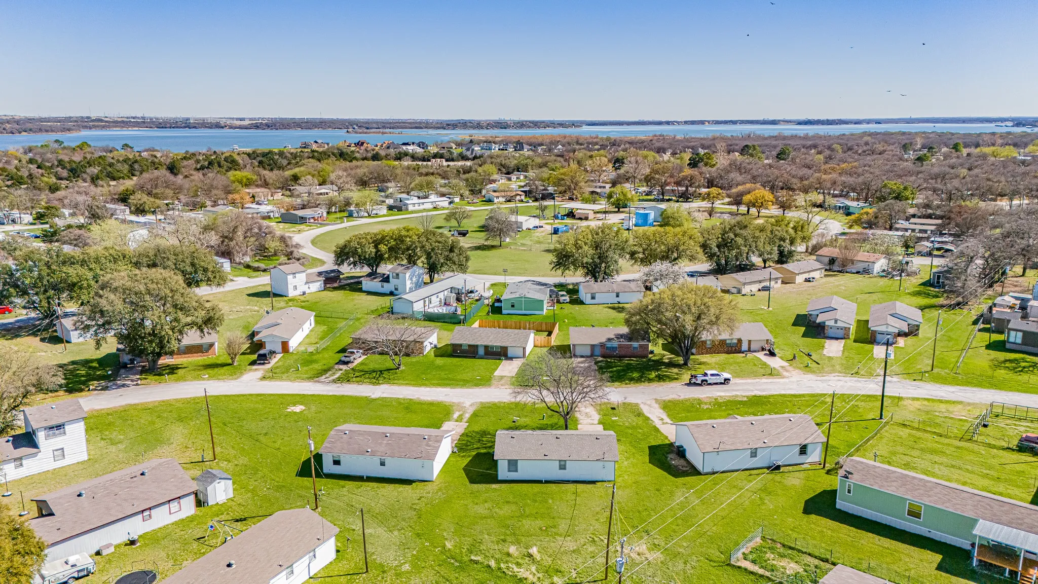 Single Family Residence For Sale in Tarrant County , 1517 Coral Cut Off, Pelican Bay, Texas 76020, 2 Bedroom, 1 Bathroom, 1 Garage spaces, 696 Sqft, built in 1984, Preowned, mls#21187180, Real Estate Agent in Pelican Bay, Homes For Sale in Tarrant county, Homes For Sale in Pelican Bay, Realtor in Pelican Bay Texas, Real Estate Brokerage Independent Realty Texas, Luminita Cordes Realtor