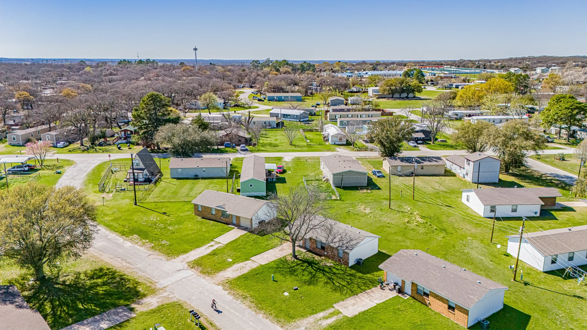 Single Family Residence For Sale in Tarrant County , 1517 Coral Cut Off, Pelican Bay, Texas 76020, 2 Bedroom, 1 Bathroom, 1 Garage spaces, 696 Sqft, built in 1984, Preowned, mls#21187180, Real Estate Agent in Pelican Bay, Homes For Sale in Tarrant county, Homes For Sale in Pelican Bay, Realtor in Pelican Bay Texas, Real Estate Brokerage Independent Realty Texas, Luminita Cordes Realtor