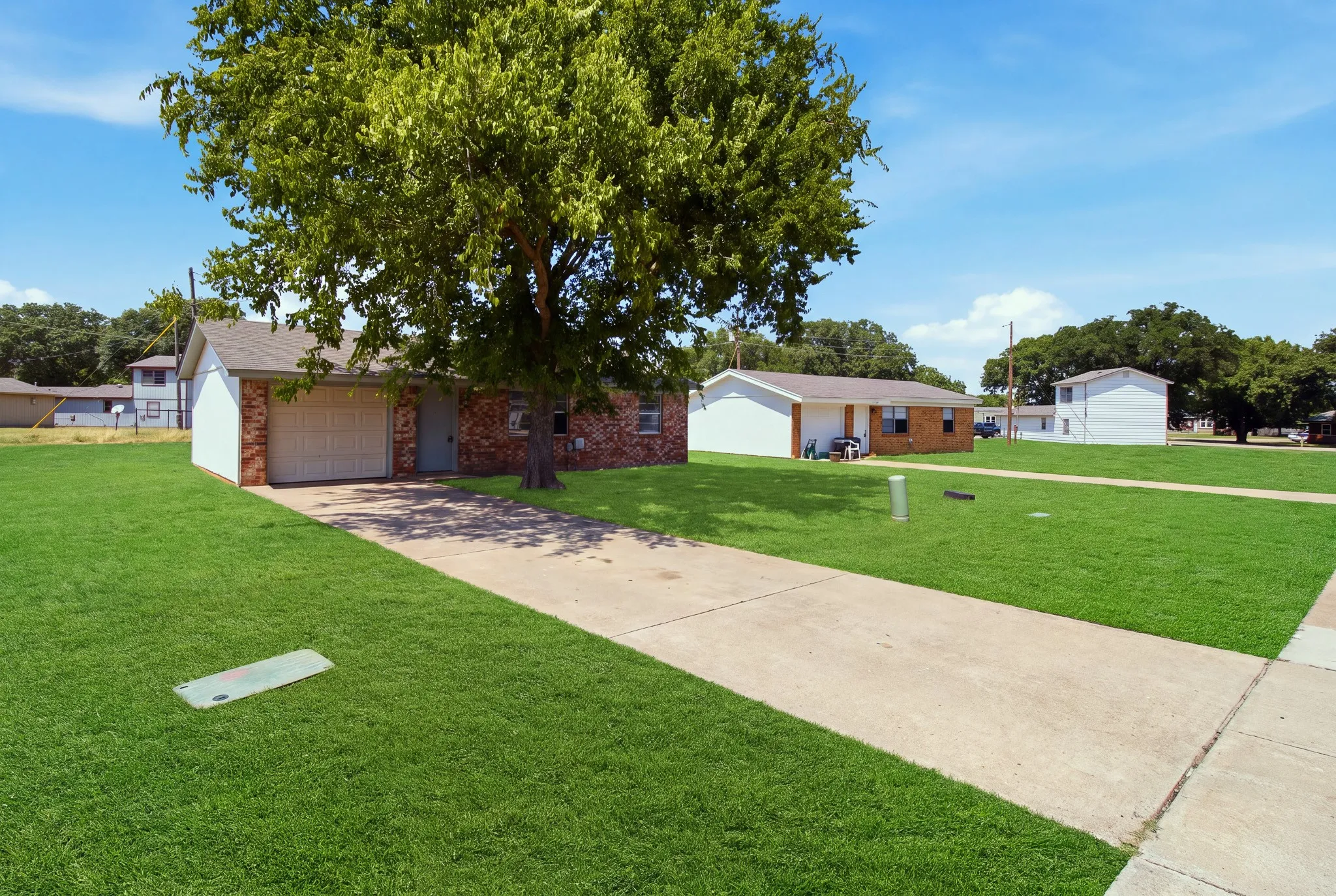 Single Family Residence For Sale in Tarrant County , 1517 Coral Cut Off, Pelican Bay, Texas 76020, 2 Bedroom, 1 Bathroom, 1 Garage spaces, 696 Sqft, built in 1984, Preowned, mls#21187180, Real Estate Agent in Pelican Bay, Homes For Sale in Tarrant county, Homes For Sale in Pelican Bay, Realtor in Pelican Bay Texas, Real Estate Brokerage Independent Realty Texas, Luminita Cordes Realtor