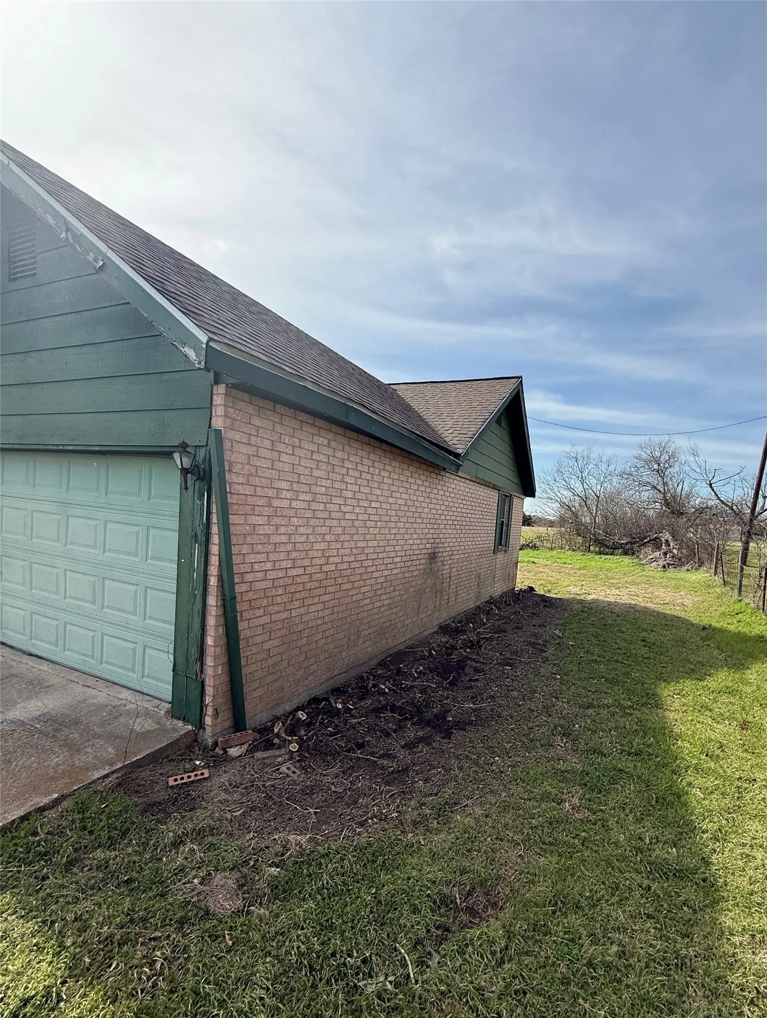 Single Family Residence For Sale in Limestone County , 104 S Lilly Street, Kosse, Texas 76653, 4 Bedroom, 3 Bathroom, 1 Garage spaces, 1,762 Sqft, built in 1993, mls#21187845, Real Estate Agent in Kosse, Homes For Sale in Limestone county, Homes For Sale in Kosse, Realtor in Kosse Texas, Real Estate Brokerage Independent Realty Texas, Luminita Cordes Realtor