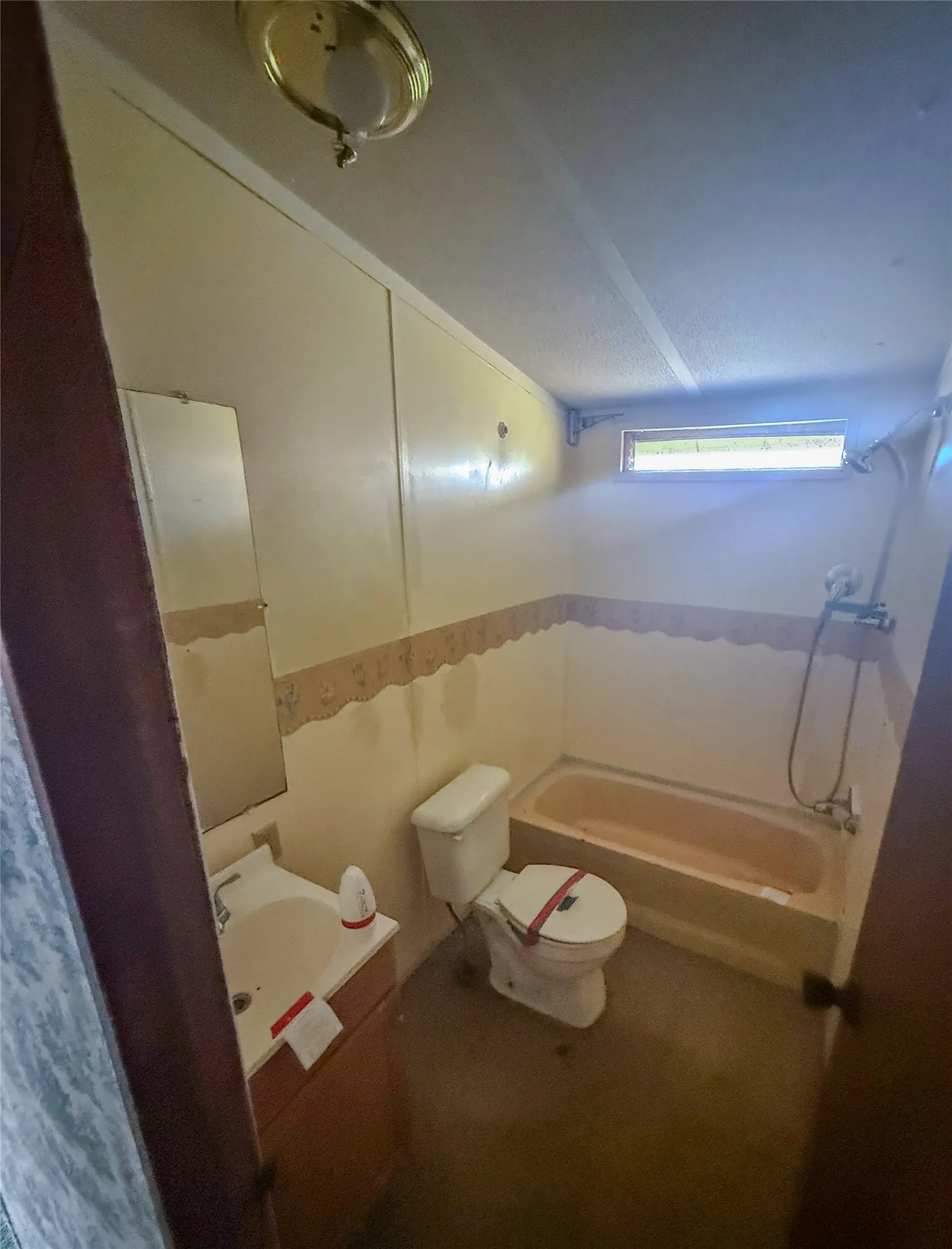 Single Family Residence For Sale in Limestone County , 104 S Lilly Street, Kosse, Texas 76653, 4 Bedroom, 3 Bathroom, 1 Garage spaces, 1,762 Sqft, built in 1993, mls#21187845, Real Estate Agent in Kosse, Homes For Sale in Limestone county, Homes For Sale in Kosse, Realtor in Kosse Texas, Real Estate Brokerage Independent Realty Texas, Luminita Cordes Realtor