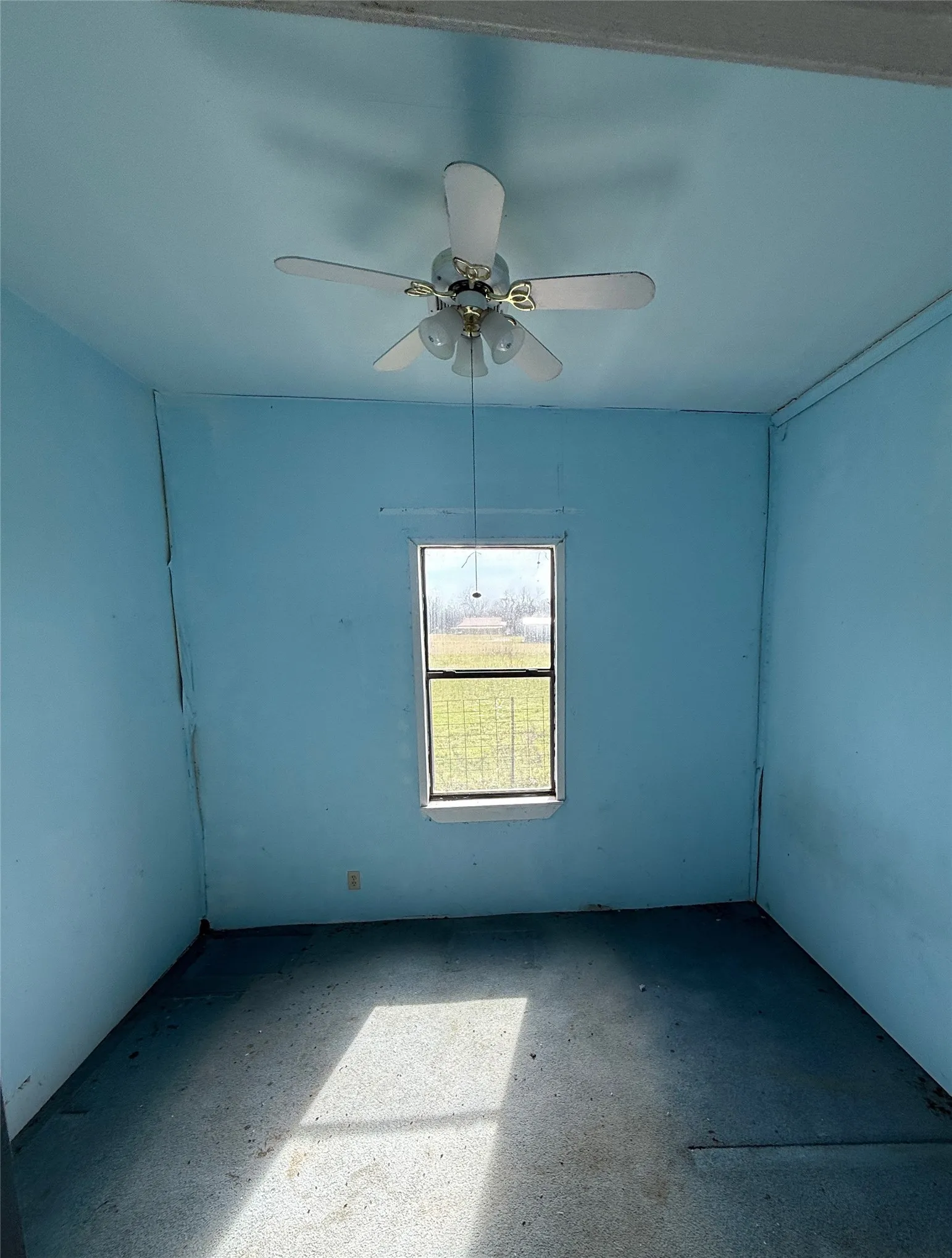 Single Family Residence For Sale in Limestone County , 104 S Lilly Street, Kosse, Texas 76653, 4 Bedroom, 3 Bathroom, 1 Garage spaces, 1,762 Sqft, built in 1993, mls#21187845, Real Estate Agent in Kosse, Homes For Sale in Limestone county, Homes For Sale in Kosse, Realtor in Kosse Texas, Real Estate Brokerage Independent Realty Texas, Luminita Cordes Realtor