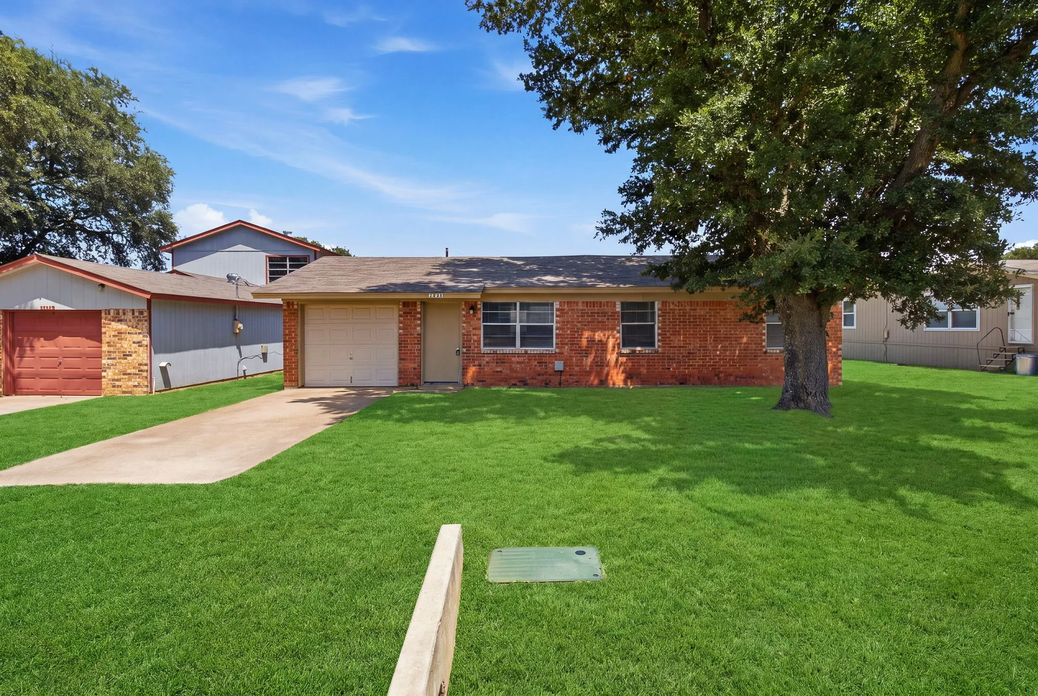 Single Family Residence For Sale in Tarrant County , 1848 Coral Road, Pelican Bay, Texas 76020, 3 Bedroom, 1 Bathroom, 1 Garage spaces, 792 Sqft, built in 1984, Preowned, mls#21187179, Real Estate Agent in Pelican Bay, Homes For Sale in Tarrant county, Homes For Sale in Pelican Bay, Realtor in Pelican Bay Texas, Real Estate Brokerage Independent Realty Texas, Luminita Cordes Realtor