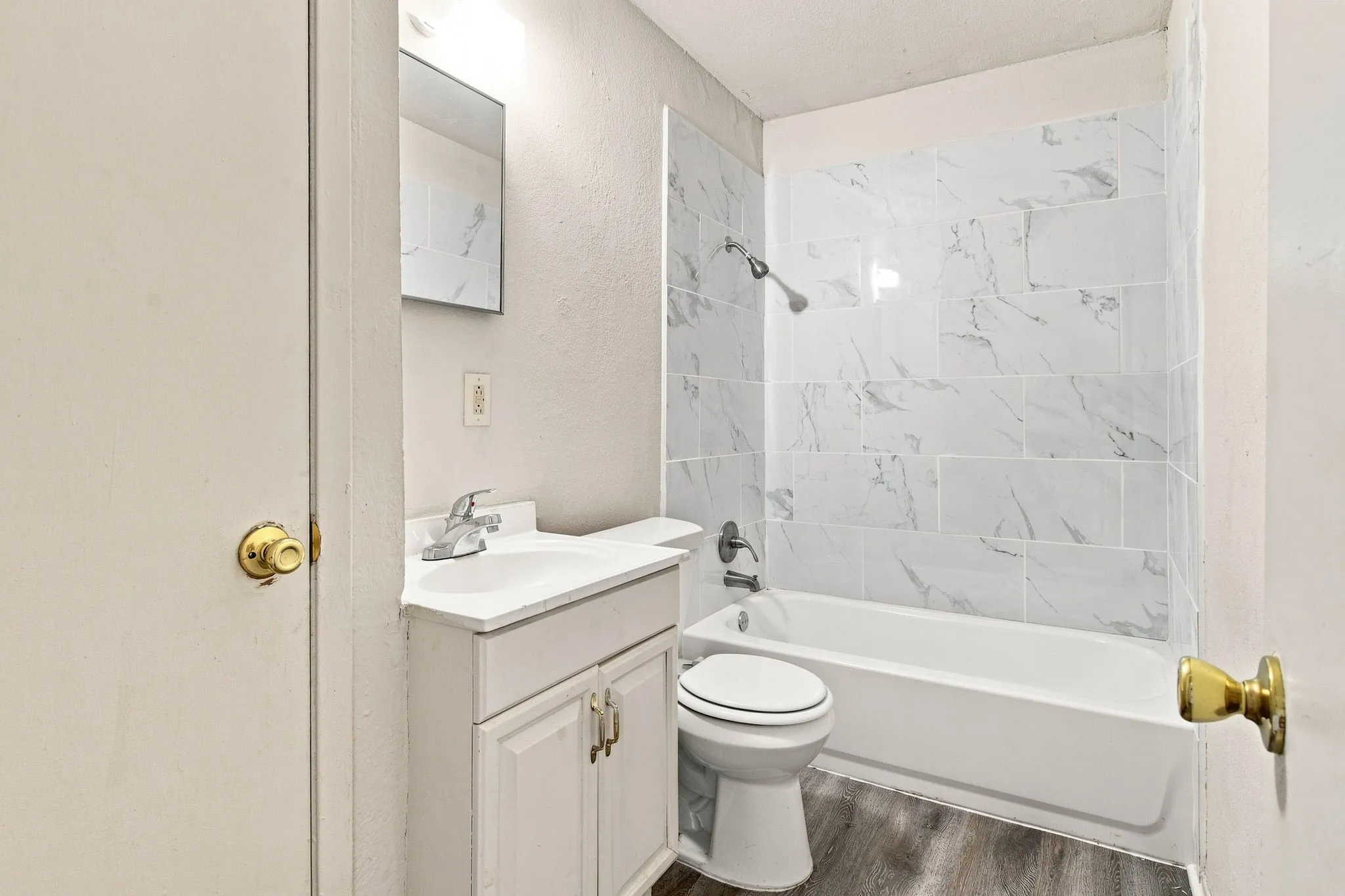 Single Family Residence For Sale in Tarrant County , 1848 Coral Road, Pelican Bay, Texas 76020, 3 Bedroom, 1 Bathroom, 1 Garage spaces, 792 Sqft, built in 1984, Preowned, mls#21187179, Real Estate Agent in Pelican Bay, Homes For Sale in Tarrant county, Homes For Sale in Pelican Bay, Realtor in Pelican Bay Texas, Real Estate Brokerage Independent Realty Texas, Luminita Cordes Realtor