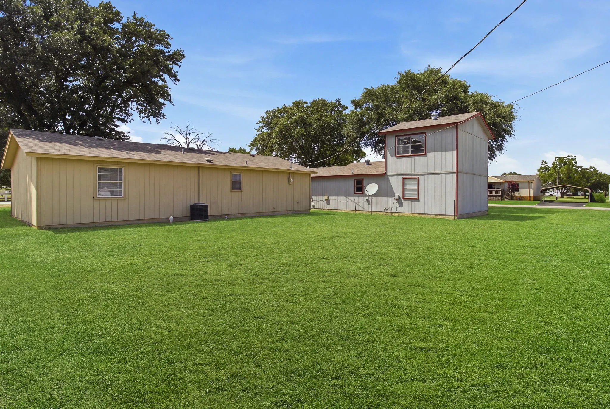 Single Family Residence For Sale in Tarrant County , 1848 Coral Road, Pelican Bay, Texas 76020, 3 Bedroom, 1 Bathroom, 1 Garage spaces, 792 Sqft, built in 1984, Preowned, mls#21187179, Real Estate Agent in Pelican Bay, Homes For Sale in Tarrant county, Homes For Sale in Pelican Bay, Realtor in Pelican Bay Texas, Real Estate Brokerage Independent Realty Texas, Luminita Cordes Realtor