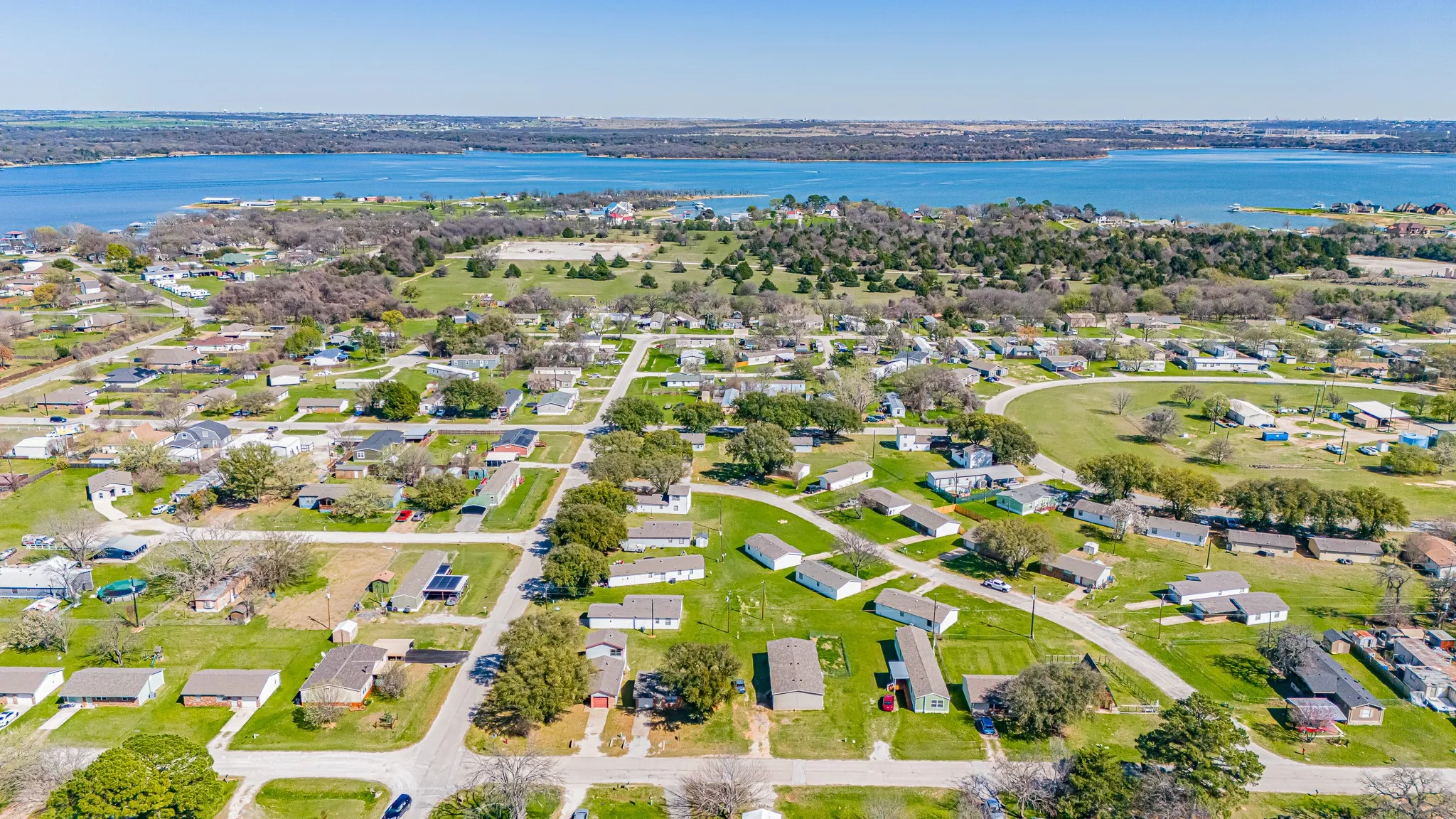 Single Family Residence For Sale in Tarrant County , 1848 Coral Road, Pelican Bay, Texas 76020, 3 Bedroom, 1 Bathroom, 1 Garage spaces, 792 Sqft, built in 1984, Preowned, mls#21187179, Real Estate Agent in Pelican Bay, Homes For Sale in Tarrant county, Homes For Sale in Pelican Bay, Realtor in Pelican Bay Texas, Real Estate Brokerage Independent Realty Texas, Luminita Cordes Realtor
