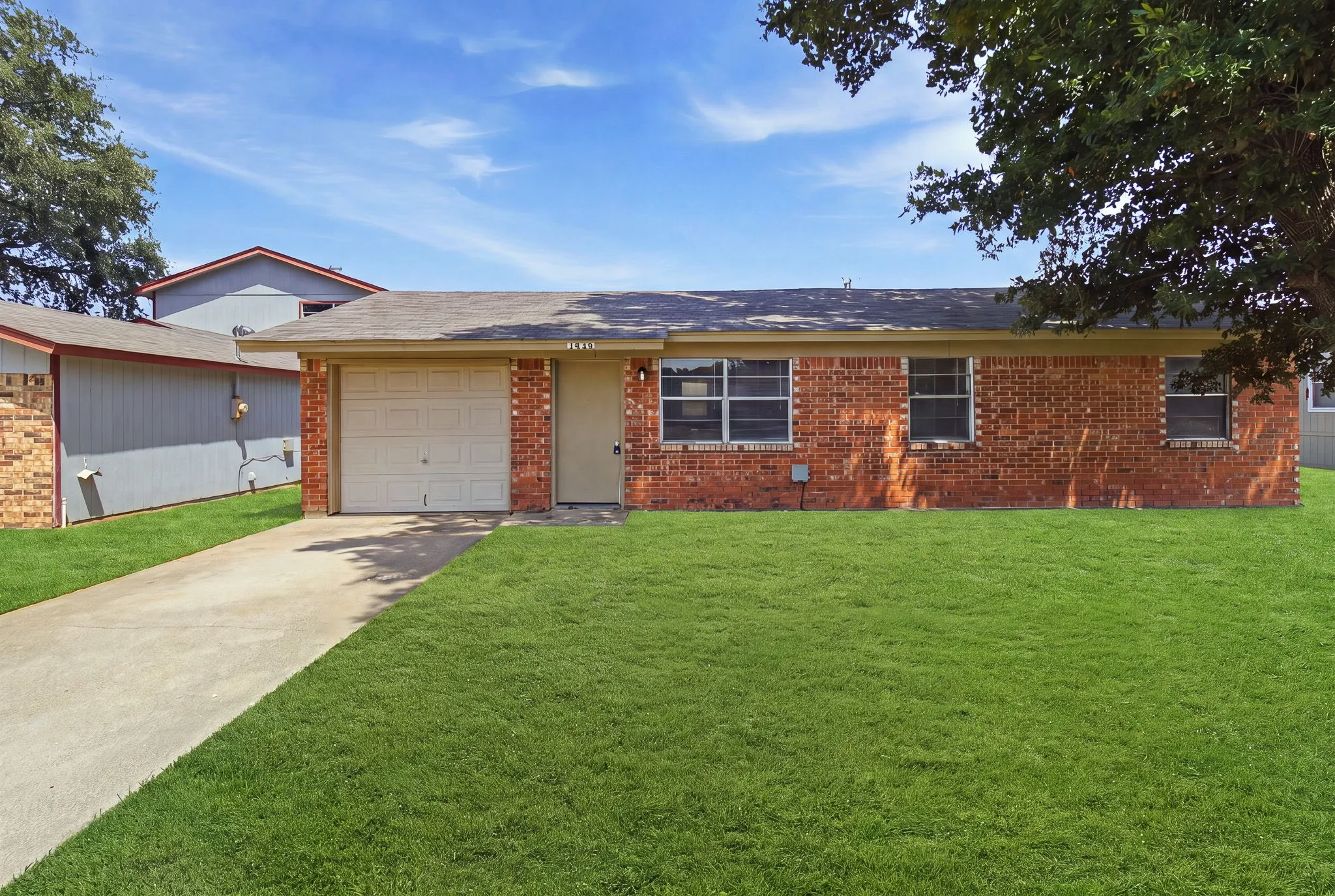 Single Family Residence For Sale in Tarrant County , 1848 Coral Road, Pelican Bay, Texas 76020, 3 Bedroom, 1 Bathroom, 1 Garage spaces, 792 Sqft, built in 1984, Preowned, mls#21187179, Real Estate Agent in Pelican Bay, Homes For Sale in Tarrant county, Homes For Sale in Pelican Bay, Realtor in Pelican Bay Texas, Real Estate Brokerage Independent Realty Texas, Luminita Cordes Realtor