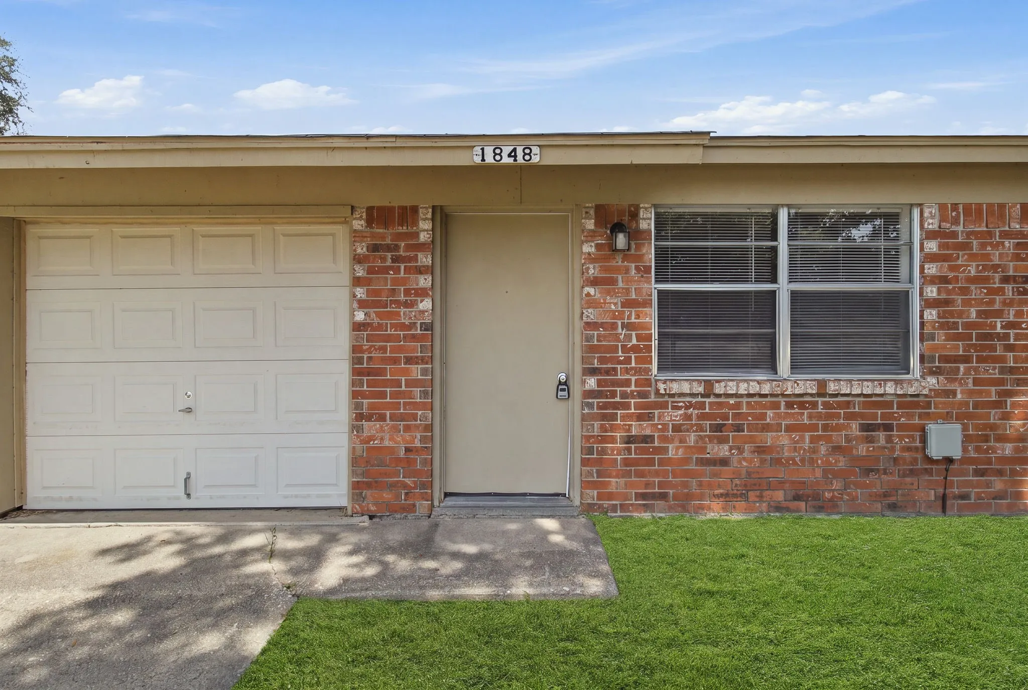 Single Family Residence For Sale in Tarrant County , 1848 Coral Road, Pelican Bay, Texas 76020, 3 Bedroom, 1 Bathroom, 1 Garage spaces, 792 Sqft, built in 1984, Preowned, mls#21187179, Real Estate Agent in Pelican Bay, Homes For Sale in Tarrant county, Homes For Sale in Pelican Bay, Realtor in Pelican Bay Texas, Real Estate Brokerage Independent Realty Texas, Luminita Cordes Realtor