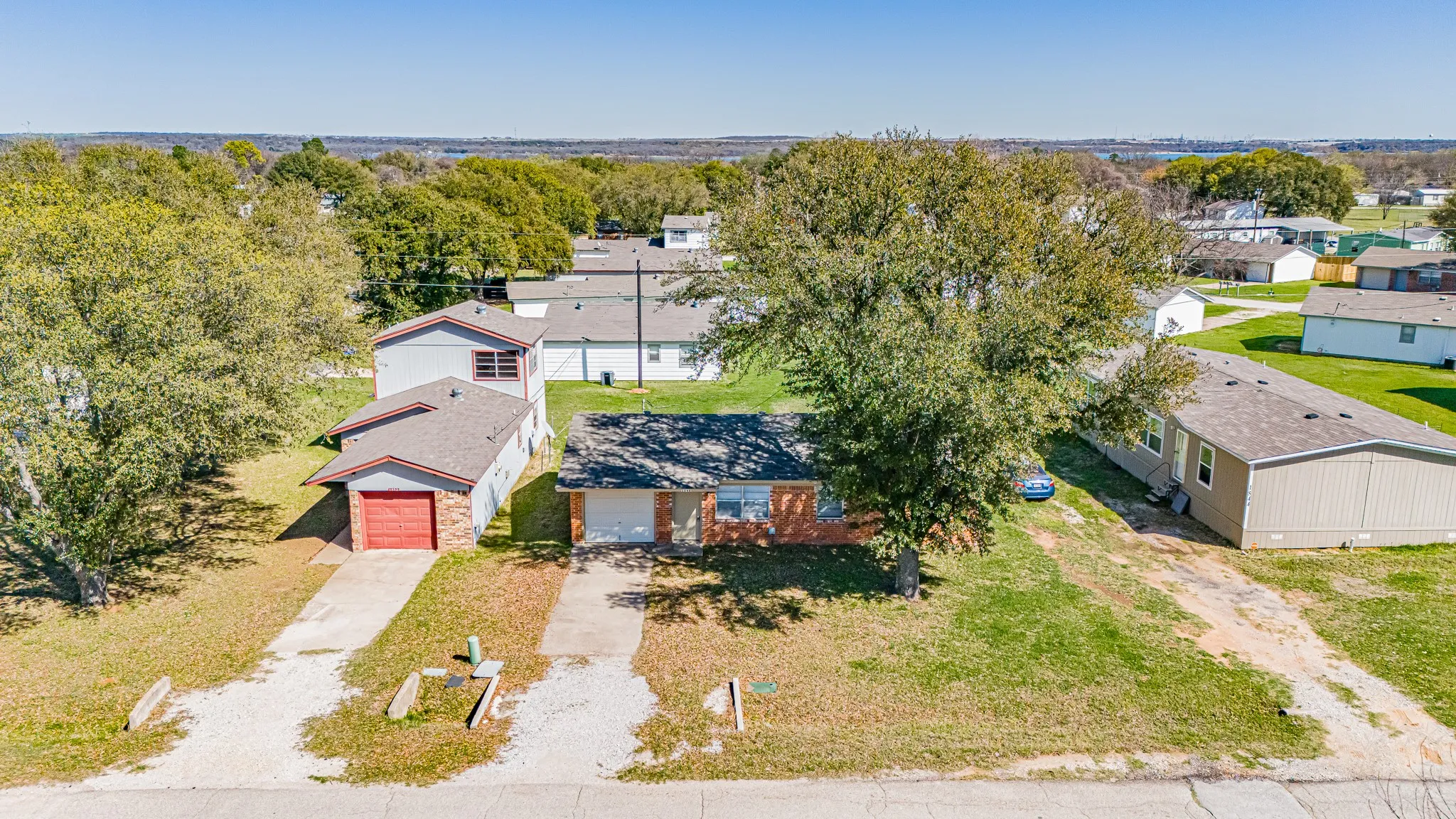 Single Family Residence For Sale in Tarrant County , 1848 Coral Road, Pelican Bay, Texas 76020, 3 Bedroom, 1 Bathroom, 1 Garage spaces, 792 Sqft, built in 1984, Preowned, mls#21187179, Real Estate Agent in Pelican Bay, Homes For Sale in Tarrant county, Homes For Sale in Pelican Bay, Realtor in Pelican Bay Texas, Real Estate Brokerage Independent Realty Texas, Luminita Cordes Realtor