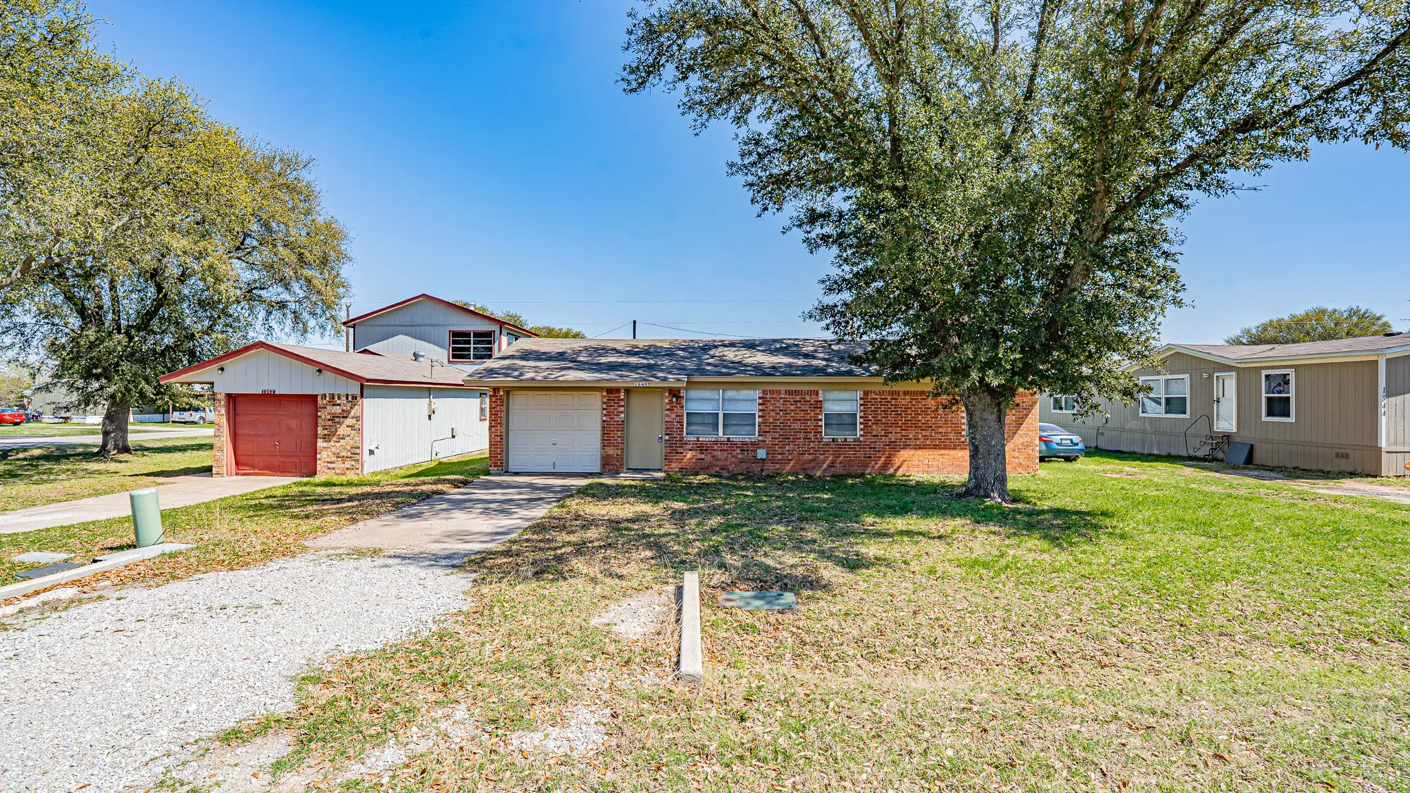 Single Family Residence For Sale in Tarrant County , 1848 Coral Road, Pelican Bay, Texas 76020, 3 Bedroom, 1 Bathroom, 1 Garage spaces, 792 Sqft, built in 1984, Preowned, mls#21187179, Real Estate Agent in Pelican Bay, Homes For Sale in Tarrant county, Homes For Sale in Pelican Bay, Realtor in Pelican Bay Texas, Real Estate Brokerage Independent Realty Texas, Luminita Cordes Realtor