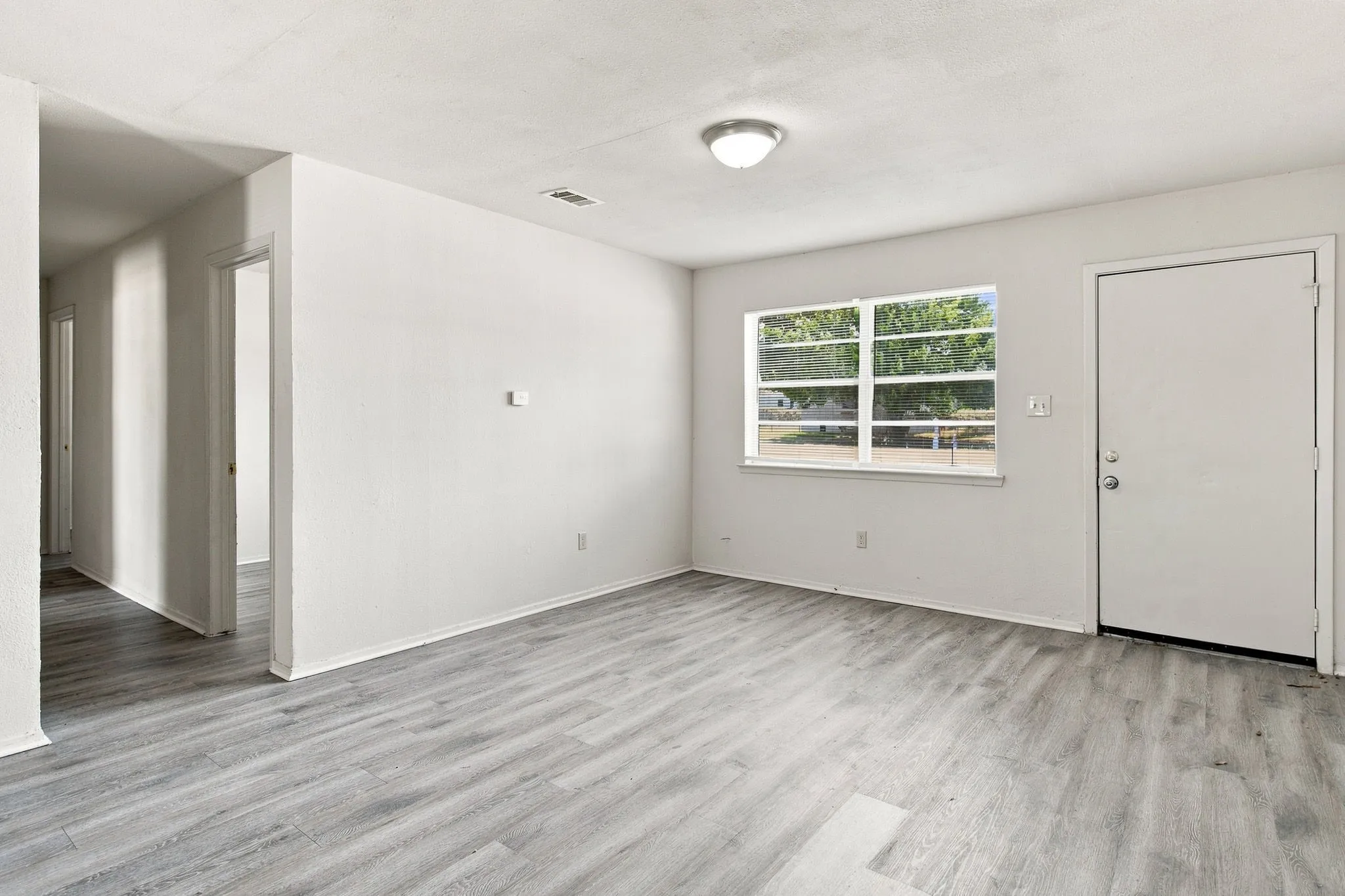 Single Family Residence For Sale in Tarrant County , 1848 Coral Road, Pelican Bay, Texas 76020, 3 Bedroom, 1 Bathroom, 1 Garage spaces, 792 Sqft, built in 1984, Preowned, mls#21187179, Real Estate Agent in Pelican Bay, Homes For Sale in Tarrant county, Homes For Sale in Pelican Bay, Realtor in Pelican Bay Texas, Real Estate Brokerage Independent Realty Texas, Luminita Cordes Realtor