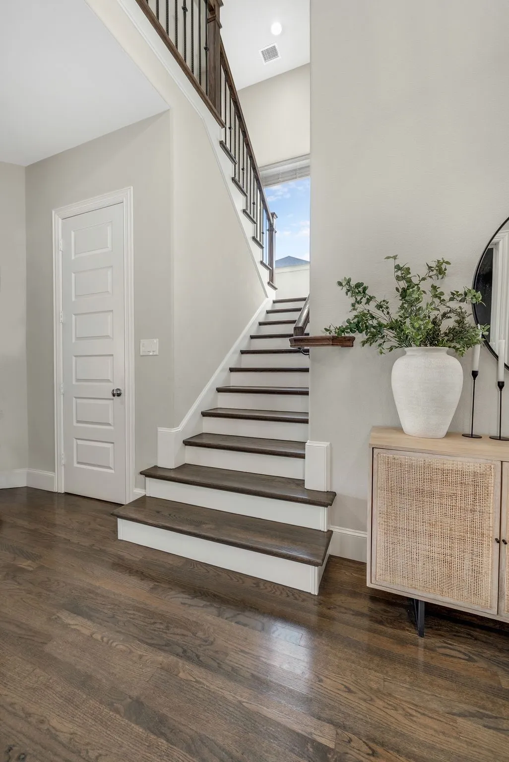 Single Family Residence For Sale in Collin County , 1107 S Sarah Street, Allen, Texas 75013, 4 Bedroom, 4 Bathroom, 3 Garage spaces, 4,010 Sqft, built in 2015, Preowned, mls#21184045, Real Estate Agent in Allen, Homes For Sale in Collin county, Homes For Sale in Allen, Realtor in Allen Texas, Real Estate Brokerage Independent Realty Texas, Luminita Cordes Realtor