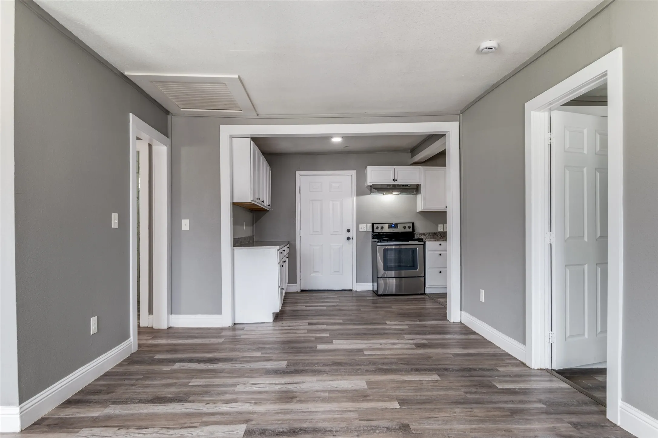 Single Family Residence For Sale in Dallas County , 3111 Arizona Avenue, Dallas, Texas 75216, 3 Bedroom, 2 Bathroom, Garage spaces, 1,070 Sqft, built in 1946, Preowned, mls#21187950, Real Estate Agent in Dallas, Homes For Sale in Dallas county, Homes For Sale in Dallas, Realtor in Dallas Texas, Real Estate Brokerage Independent Realty Texas, Luminita Cordes Realtor