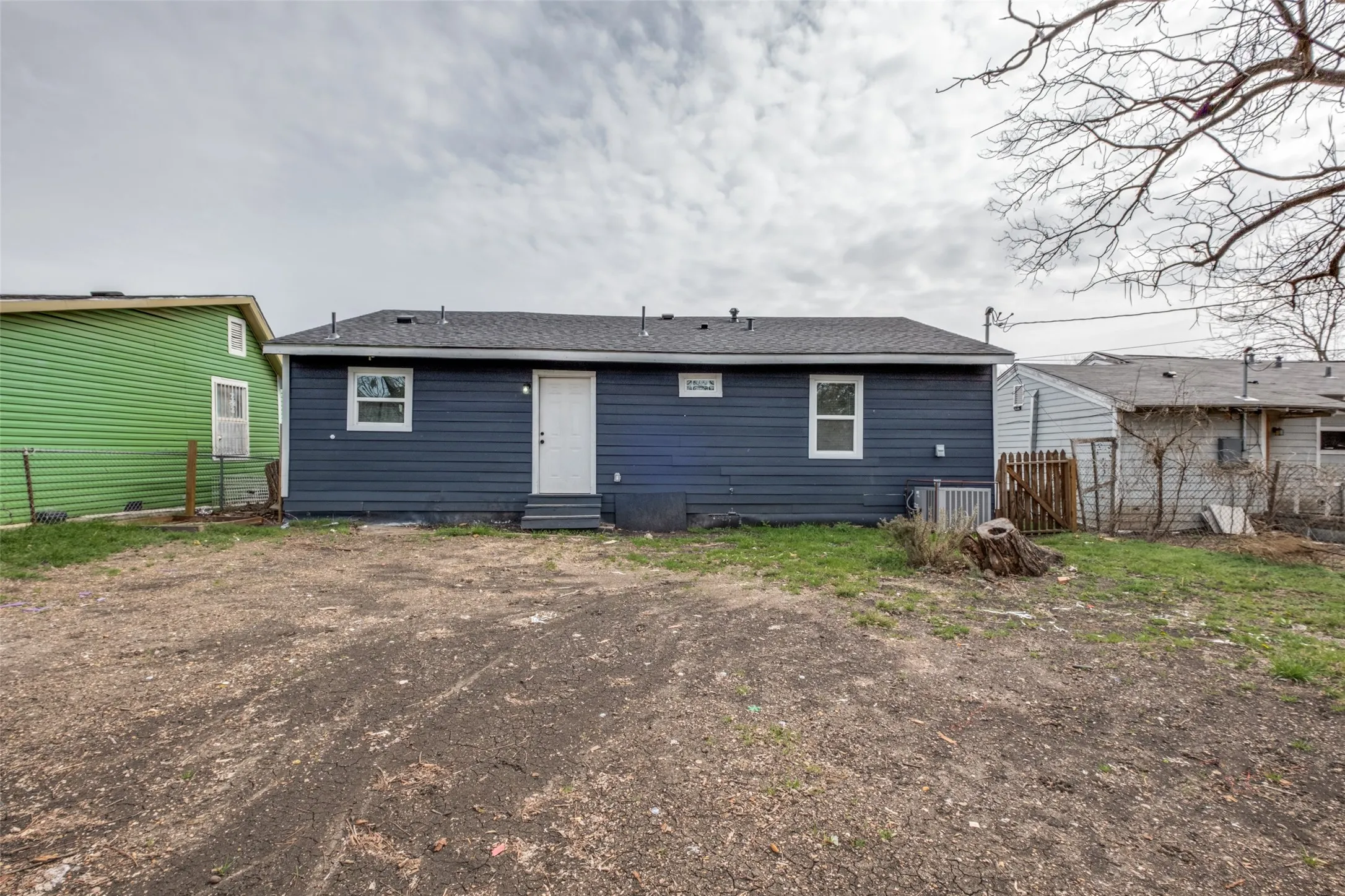 Single Family Residence For Sale in Dallas County , 3111 Arizona Avenue, Dallas, Texas 75216, 3 Bedroom, 2 Bathroom, Garage spaces, 1,070 Sqft, built in 1946, Preowned, mls#21187950, Real Estate Agent in Dallas, Homes For Sale in Dallas county, Homes For Sale in Dallas, Realtor in Dallas Texas, Real Estate Brokerage Independent Realty Texas, Luminita Cordes Realtor