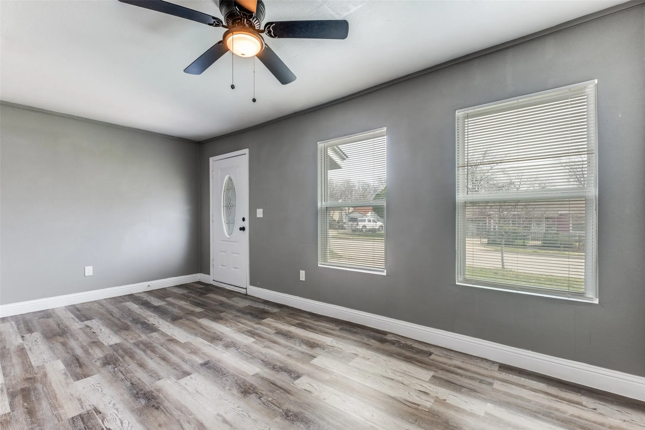Single Family Residence For Sale in Dallas County , 3111 Arizona Avenue, Dallas, Texas 75216, 3 Bedroom, 2 Bathroom, Garage spaces, 1,070 Sqft, built in 1946, Preowned, mls#21187950, Real Estate Agent in Dallas, Homes For Sale in Dallas county, Homes For Sale in Dallas, Realtor in Dallas Texas, Real Estate Brokerage Independent Realty Texas, Luminita Cordes Realtor