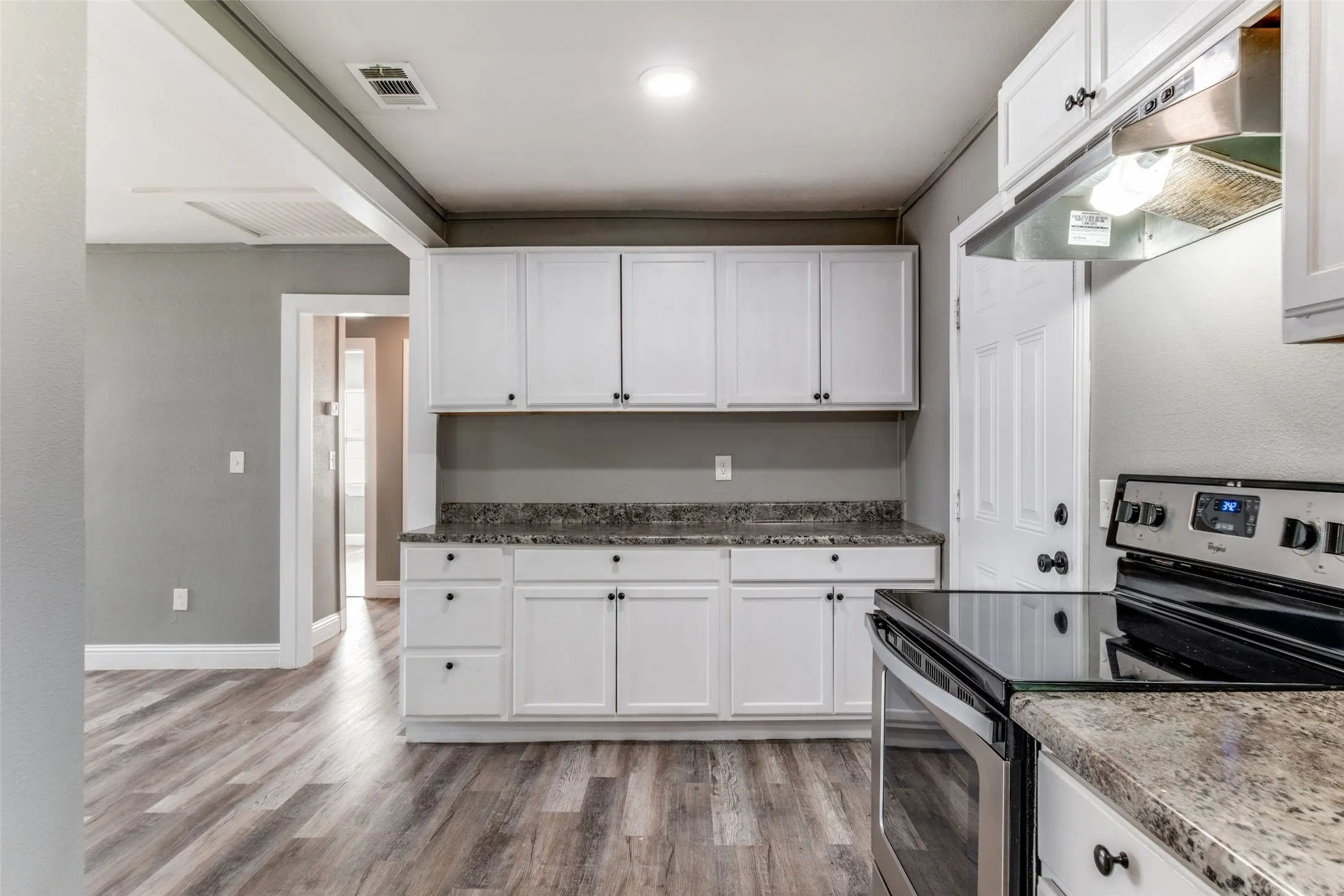 Single Family Residence For Sale in Dallas County , 3111 Arizona Avenue, Dallas, Texas 75216, 3 Bedroom, 2 Bathroom, Garage spaces, 1,070 Sqft, built in 1946, Preowned, mls#21187950, Real Estate Agent in Dallas, Homes For Sale in Dallas county, Homes For Sale in Dallas, Realtor in Dallas Texas, Real Estate Brokerage Independent Realty Texas, Luminita Cordes Realtor