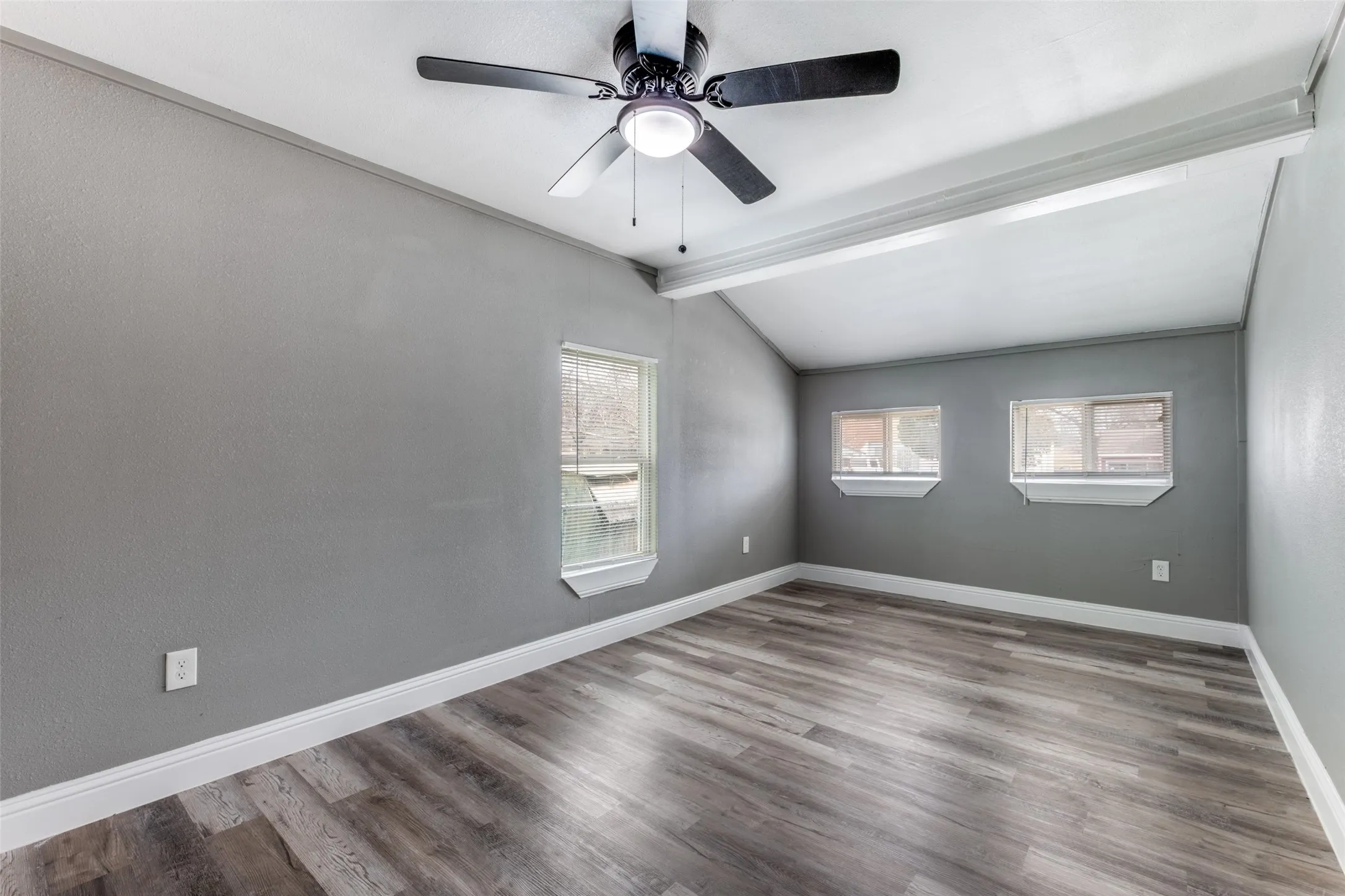 Single Family Residence For Sale in Dallas County , 3111 Arizona Avenue, Dallas, Texas 75216, 3 Bedroom, 2 Bathroom, Garage spaces, 1,070 Sqft, built in 1946, Preowned, mls#21187950, Real Estate Agent in Dallas, Homes For Sale in Dallas county, Homes For Sale in Dallas, Realtor in Dallas Texas, Real Estate Brokerage Independent Realty Texas, Luminita Cordes Realtor