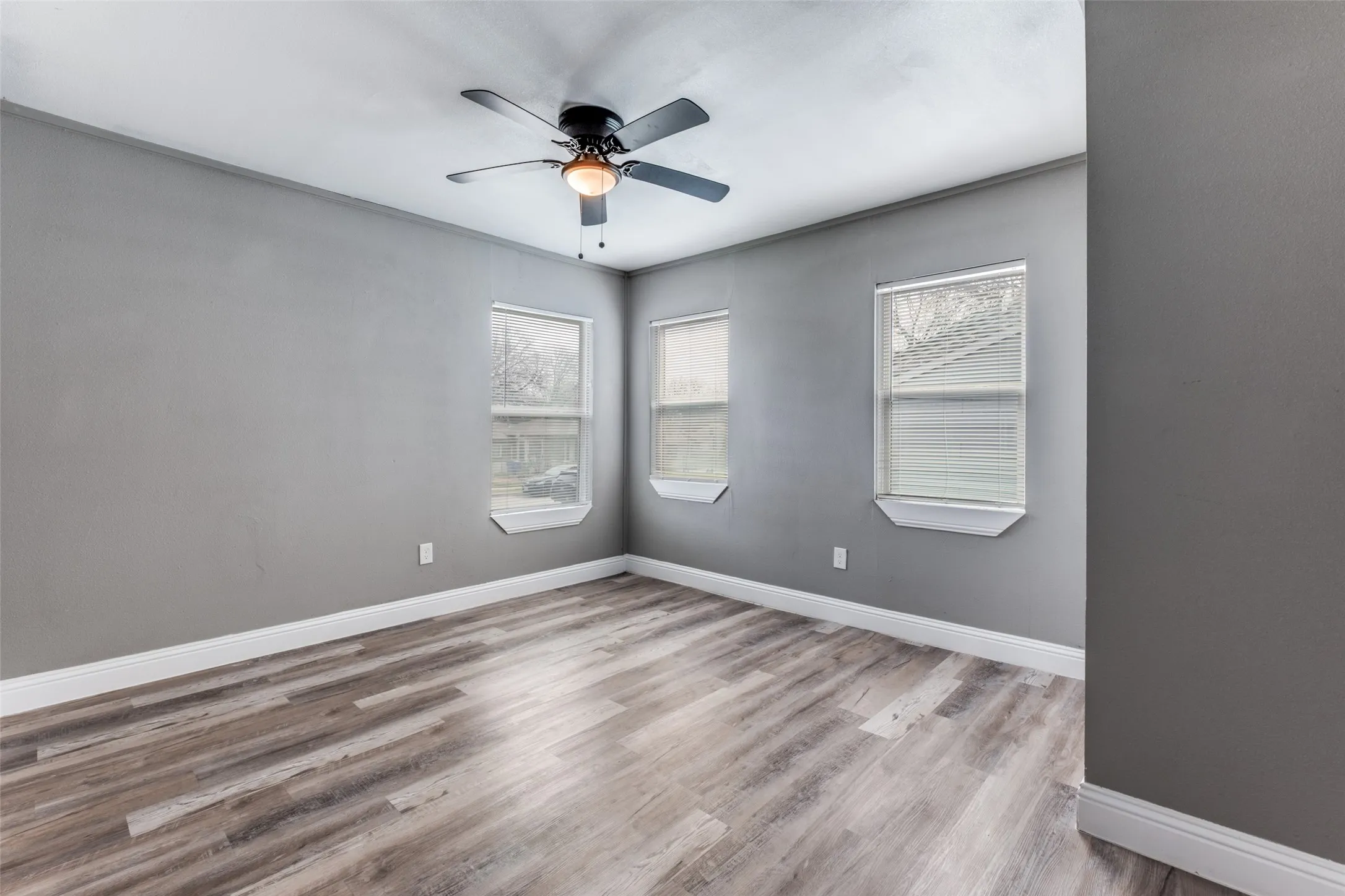 Single Family Residence For Sale in Dallas County , 3111 Arizona Avenue, Dallas, Texas 75216, 3 Bedroom, 2 Bathroom, Garage spaces, 1,070 Sqft, built in 1946, Preowned, mls#21187950, Real Estate Agent in Dallas, Homes For Sale in Dallas county, Homes For Sale in Dallas, Realtor in Dallas Texas, Real Estate Brokerage Independent Realty Texas, Luminita Cordes Realtor
