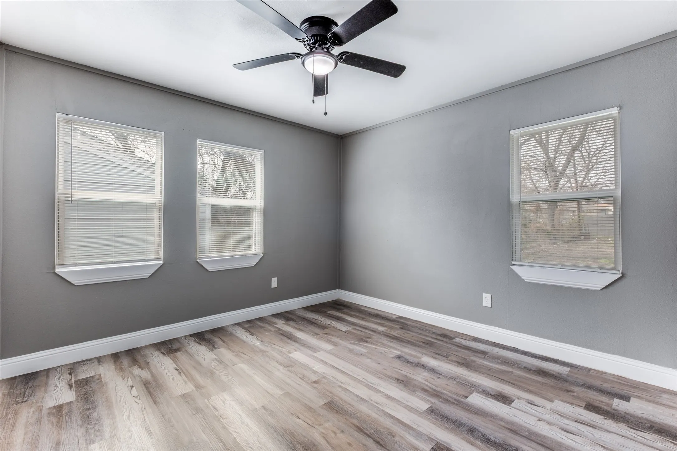 Single Family Residence For Sale in Dallas County , 3111 Arizona Avenue, Dallas, Texas 75216, 3 Bedroom, 2 Bathroom, Garage spaces, 1,070 Sqft, built in 1946, Preowned, mls#21187950, Real Estate Agent in Dallas, Homes For Sale in Dallas county, Homes For Sale in Dallas, Realtor in Dallas Texas, Real Estate Brokerage Independent Realty Texas, Luminita Cordes Realtor