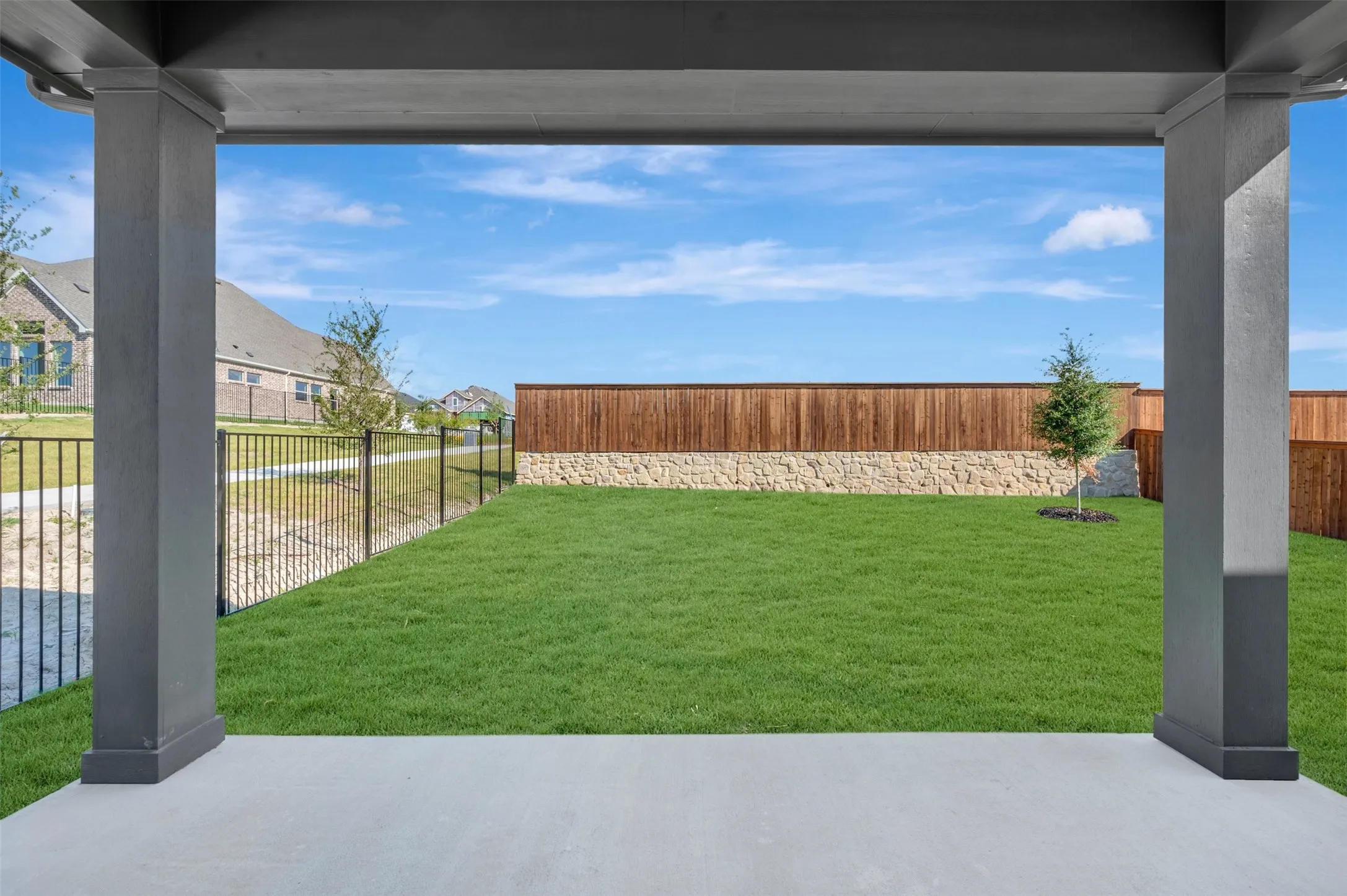 Covered patio with a concrete surface