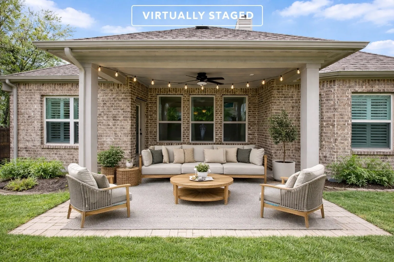 View of patio with ceiling fan and an outdoor living space