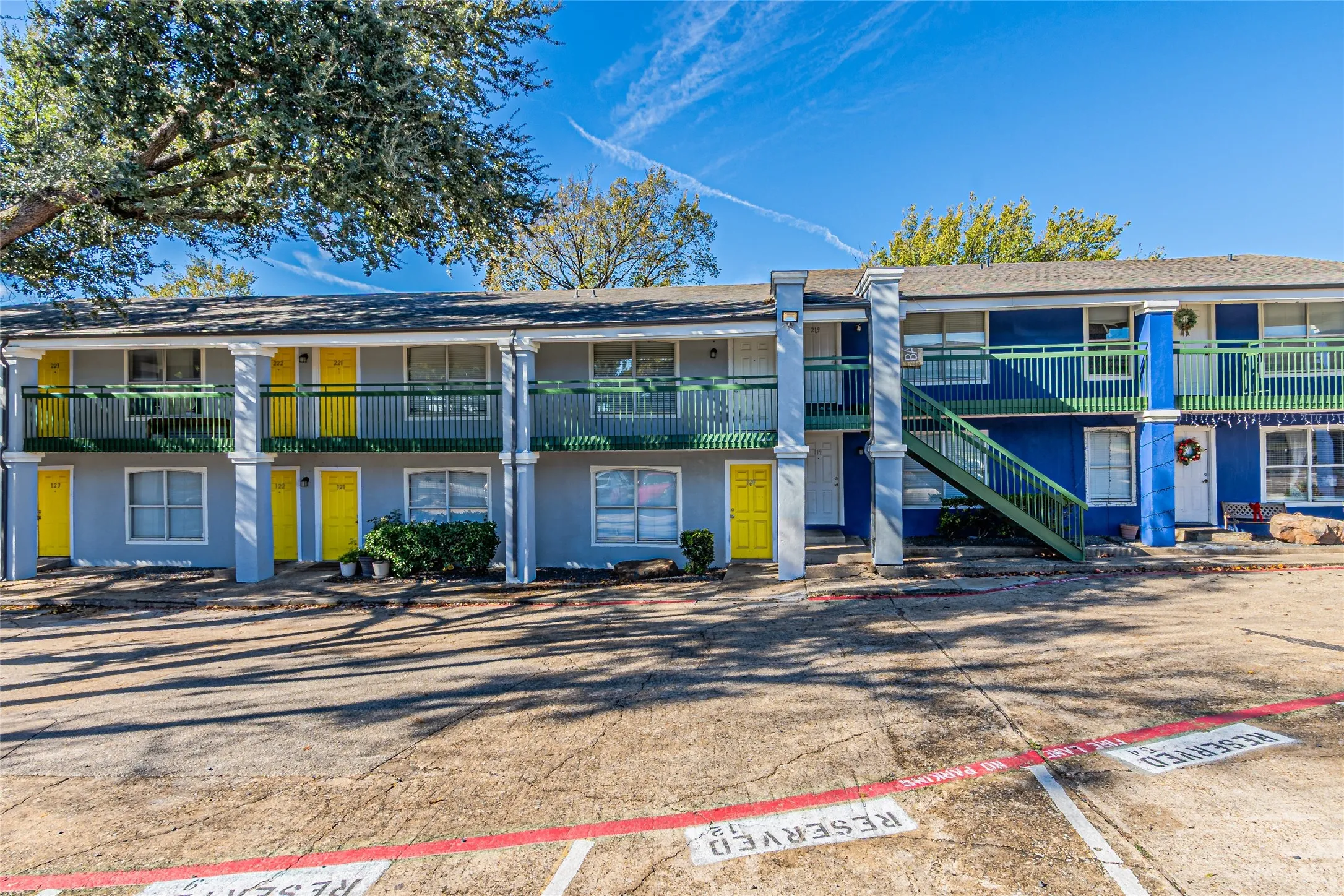 Apartment For Rent in Dallas County , 8360 Spring Valley Road R, Dallas, Texas 75240, 2 Bedrooms, 1 Bathroom, Garage spaces, 20,196 Sqft, built in 1968, Price $1,300, mls#21188272, Real Estate Agent in Dallas, Homes For Rent in Dallas county, Homes For Rent in Dallas, Realtor in Dallas Texas, Real Estate Brokerage Independent Realty Texas, Luminita Cordes Realtor