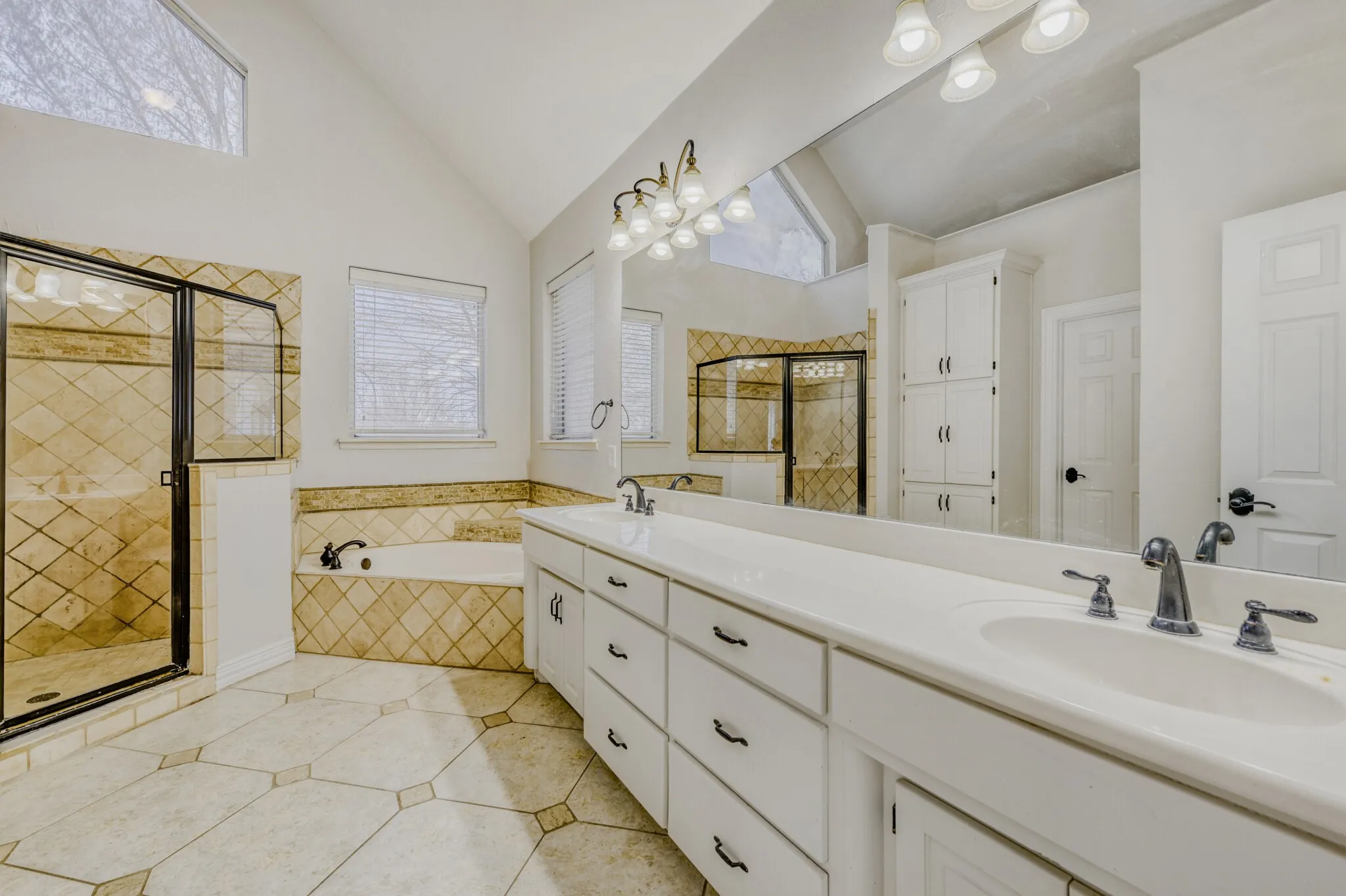 Single Family Residence For Sale in Denton County , 27 Wellington Oaks Circle, Denton, Texas 76210, 4 Bedroom, 3 Bathroom, 2 Garage spaces, 2,839 Sqft, built in 1995, mls#21133282, Real Estate Agent in Denton, Homes For Sale in Denton county, Homes For Sale in Denton, Realtor in Denton Texas, Real Estate Brokerage Independent Realty Texas, Luminita Cordes Realtor