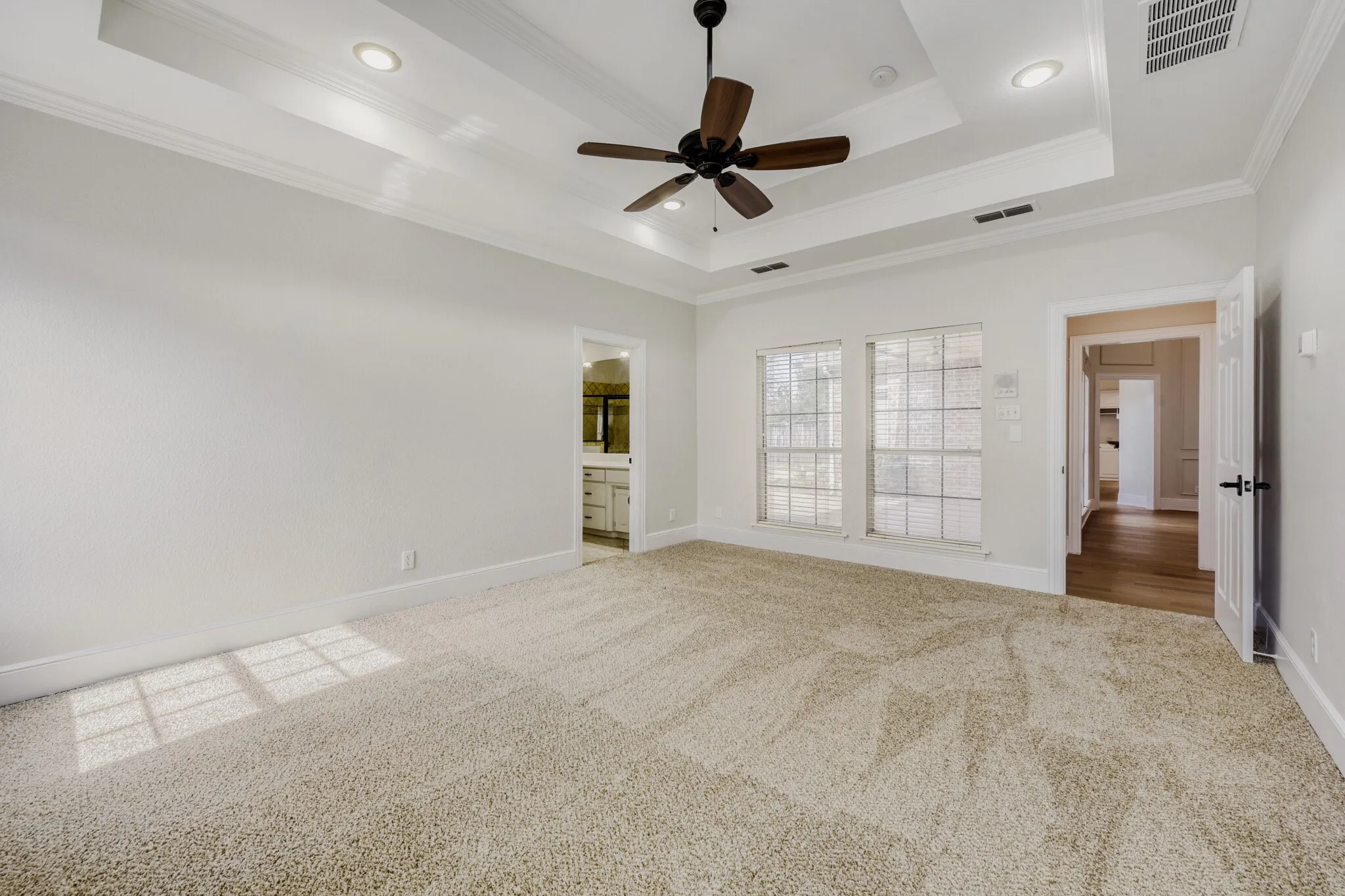 Single Family Residence For Sale in Denton County , 27 Wellington Oaks Circle, Denton, Texas 76210, 4 Bedroom, 3 Bathroom, 2 Garage spaces, 2,839 Sqft, built in 1995, mls#21133282, Real Estate Agent in Denton, Homes For Sale in Denton county, Homes For Sale in Denton, Realtor in Denton Texas, Real Estate Brokerage Independent Realty Texas, Luminita Cordes Realtor