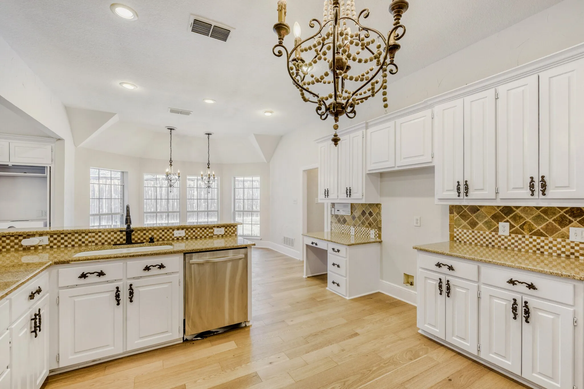 Single Family Residence For Sale in Denton County , 27 Wellington Oaks Circle, Denton, Texas 76210, 4 Bedroom, 3 Bathroom, 2 Garage spaces, 2,839 Sqft, built in 1995, mls#21133282, Real Estate Agent in Denton, Homes For Sale in Denton county, Homes For Sale in Denton, Realtor in Denton Texas, Real Estate Brokerage Independent Realty Texas, Luminita Cordes Realtor