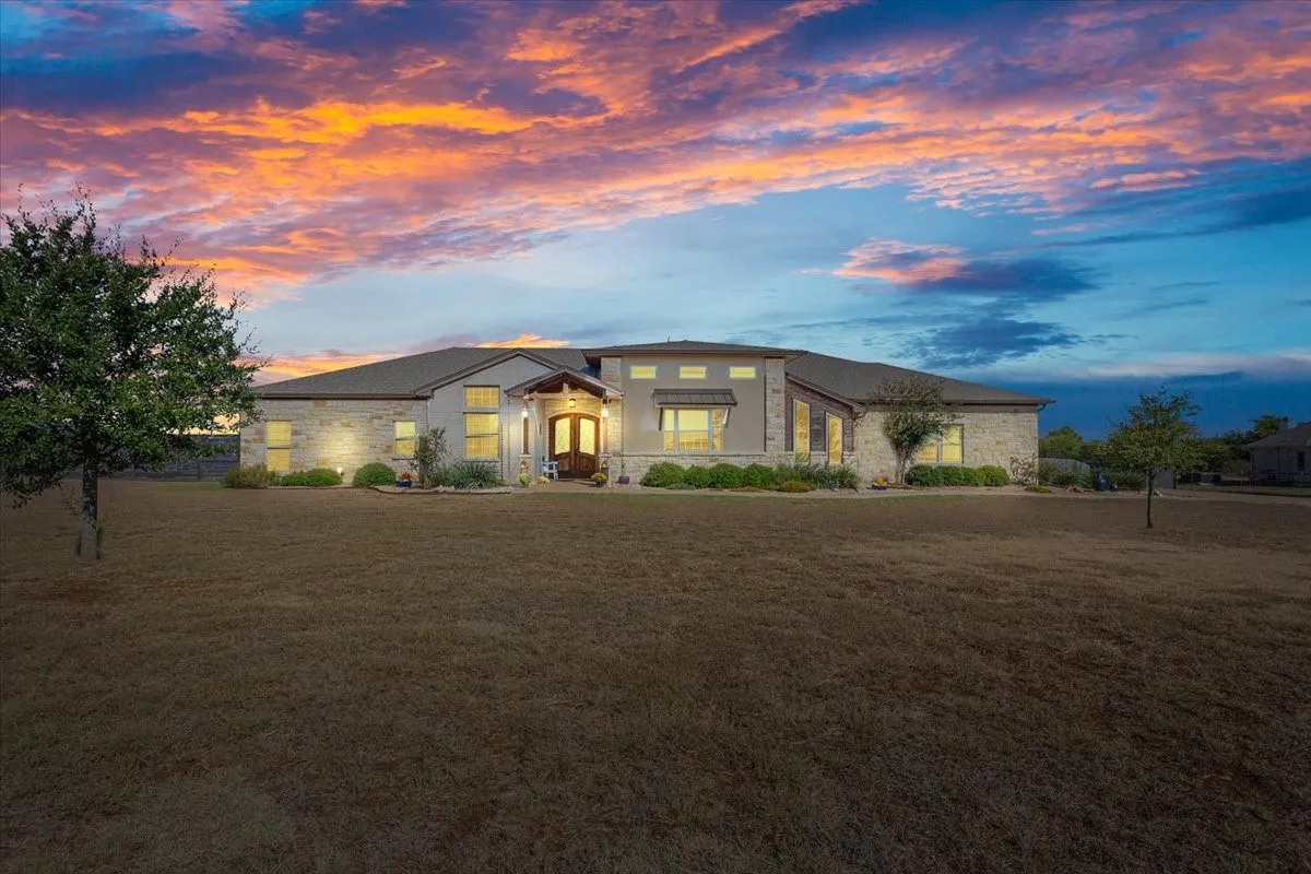 Single Family Residence For Sale in Mc Lennan County , 628 Wildflower, Mc Gregor, Texas 76657, 4 Bedroom, 4 Bathroom, 2 Garage spaces, 3,092 Sqft, built in 2016, mls#21188370, Real Estate Agent in Mc Gregor, Homes For Sale in Mc Lennan county, Homes For Sale in Mc Gregor, Realtor in Mc Gregor Texas, Real Estate Brokerage Independent Realty Texas, Luminita Cordes Realtor