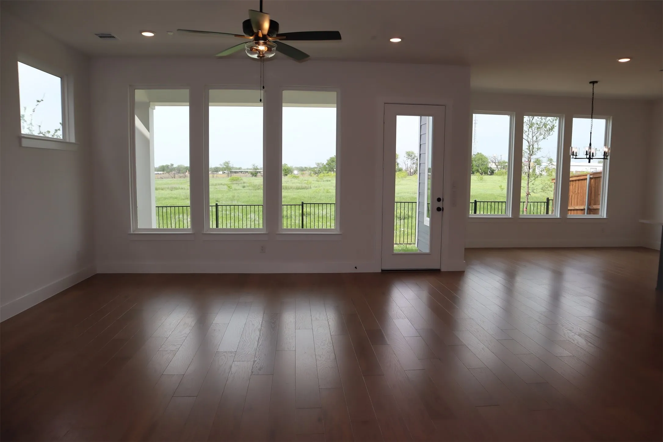 Single Family Residence For Rent in Collin County , 205 Chestnut, Celina, Texas 75009, 3 Bedroom, 3 Bathroom, 2 Garage spaces, 2,426 Sqft, built in 2025, New Construction - Complete, mls#21188408, Real Estate Agent in Celina, Homes For Rent in Collin county, Homes For Rent in Celina, Realtor in Celina Texas, Real Estate Brokerage Independent Realty Texas, Luminita Cordes Realtor