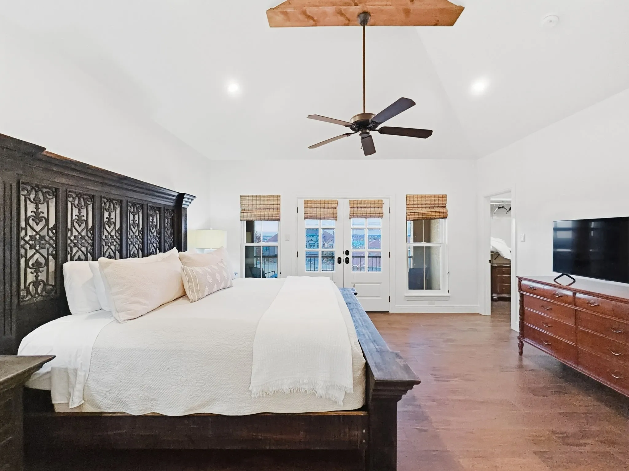 Townhouse For Sale in Palo Pinto County , 3003 Shoreside Point, Graford, Texas 76449, 4 Bedroom, 5 Bathroom, 2 Garage spaces, 2,590 Sqft, built in 2011, Preowned, mls#21186027, Real Estate Agent in Graford, Homes For Sale in Palo Pinto county, Homes For Sale in Graford, Realtor in Graford Texas, Real Estate Brokerage Independent Realty Texas, Luminita Cordes Realtor