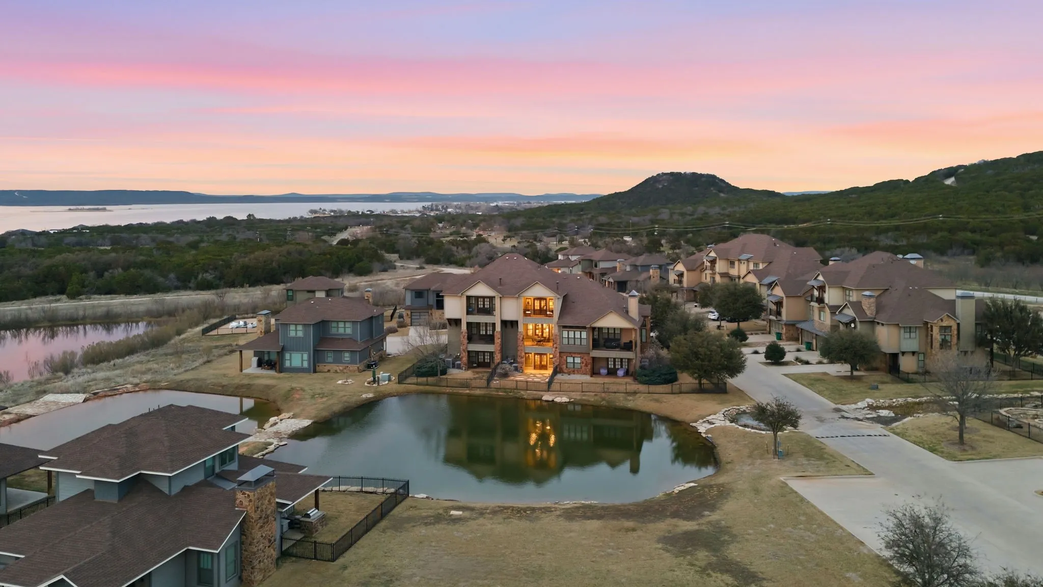 Townhouse For Sale in Palo Pinto County , 3003 Shoreside Point, Graford, Texas 76449, 4 Bedroom, 5 Bathroom, 2 Garage spaces, 2,590 Sqft, built in 2011, Preowned, mls#21186027, Real Estate Agent in Graford, Homes For Sale in Palo Pinto county, Homes For Sale in Graford, Realtor in Graford Texas, Real Estate Brokerage Independent Realty Texas, Luminita Cordes Realtor