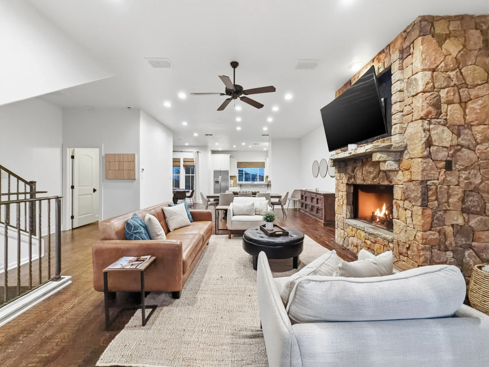 Townhouse For Sale in Palo Pinto County , 3003 Shoreside Point, Graford, Texas 76449, 4 Bedroom, 5 Bathroom, 2 Garage spaces, 2,590 Sqft, built in 2011, Preowned, mls#21186027, Real Estate Agent in Graford, Homes For Sale in Palo Pinto county, Homes For Sale in Graford, Realtor in Graford Texas, Real Estate Brokerage Independent Realty Texas, Luminita Cordes Realtor