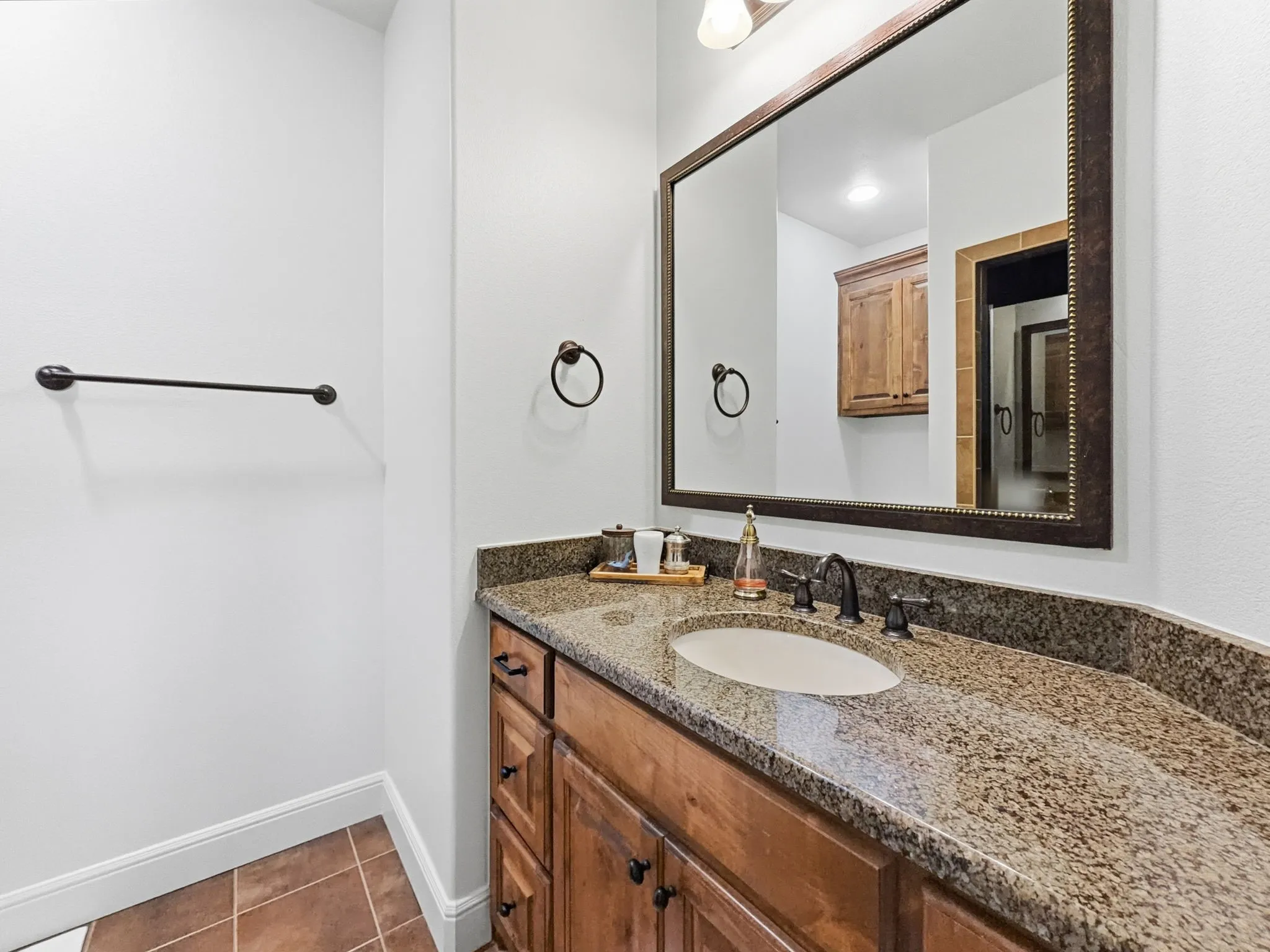 Townhouse For Sale in Palo Pinto County , 3003 Shoreside Point, Graford, Texas 76449, 4 Bedroom, 5 Bathroom, 2 Garage spaces, 2,590 Sqft, built in 2011, Preowned, mls#21186027, Real Estate Agent in Graford, Homes For Sale in Palo Pinto county, Homes For Sale in Graford, Realtor in Graford Texas, Real Estate Brokerage Independent Realty Texas, Luminita Cordes Realtor