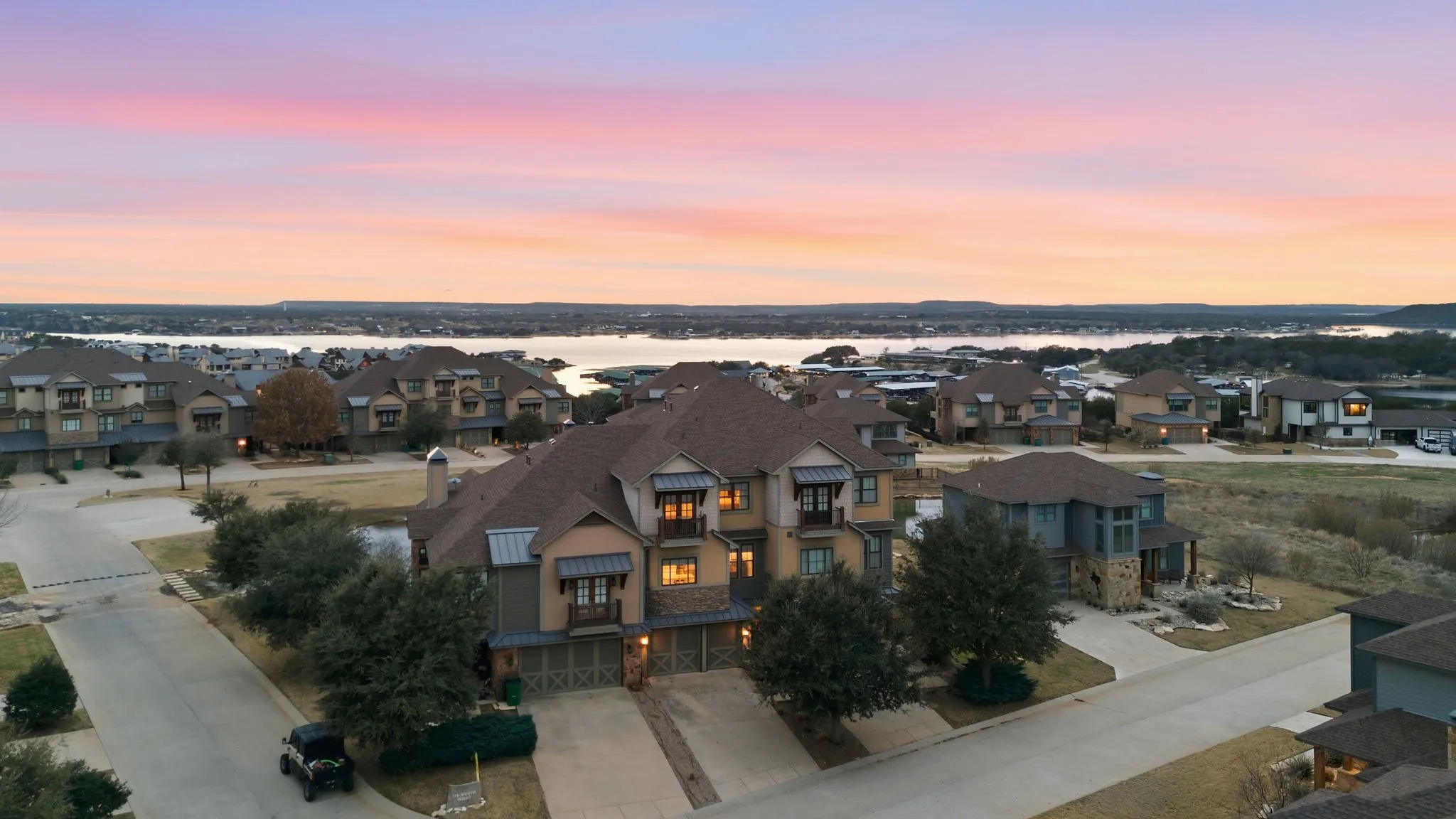 Townhouse For Sale in Palo Pinto County , 3003 Shoreside Point, Graford, Texas 76449, 4 Bedroom, 5 Bathroom, 2 Garage spaces, 2,590 Sqft, built in 2011, Preowned, mls#21186027, Real Estate Agent in Graford, Homes For Sale in Palo Pinto county, Homes For Sale in Graford, Realtor in Graford Texas, Real Estate Brokerage Independent Realty Texas, Luminita Cordes Realtor